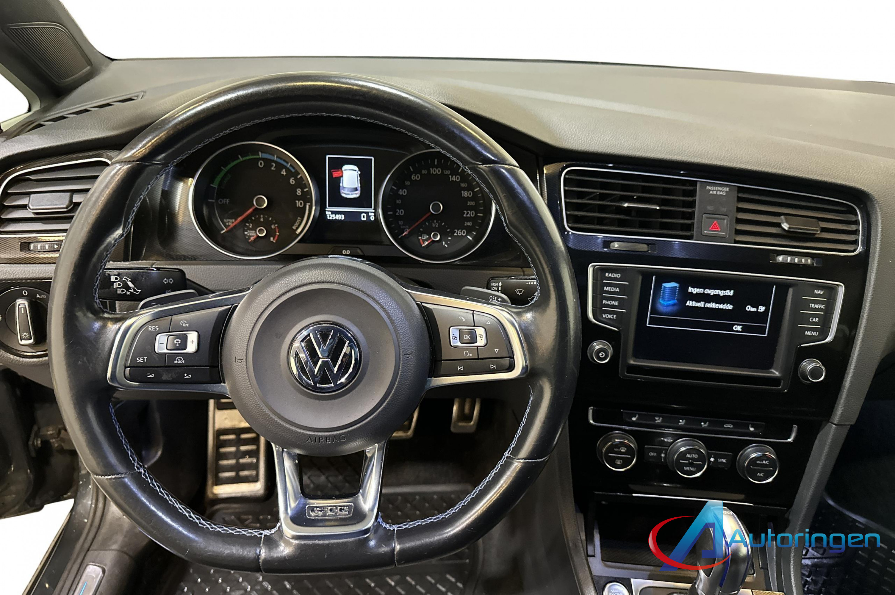 Volkswagen GOLF 2016, бензин — фото 8 из 17