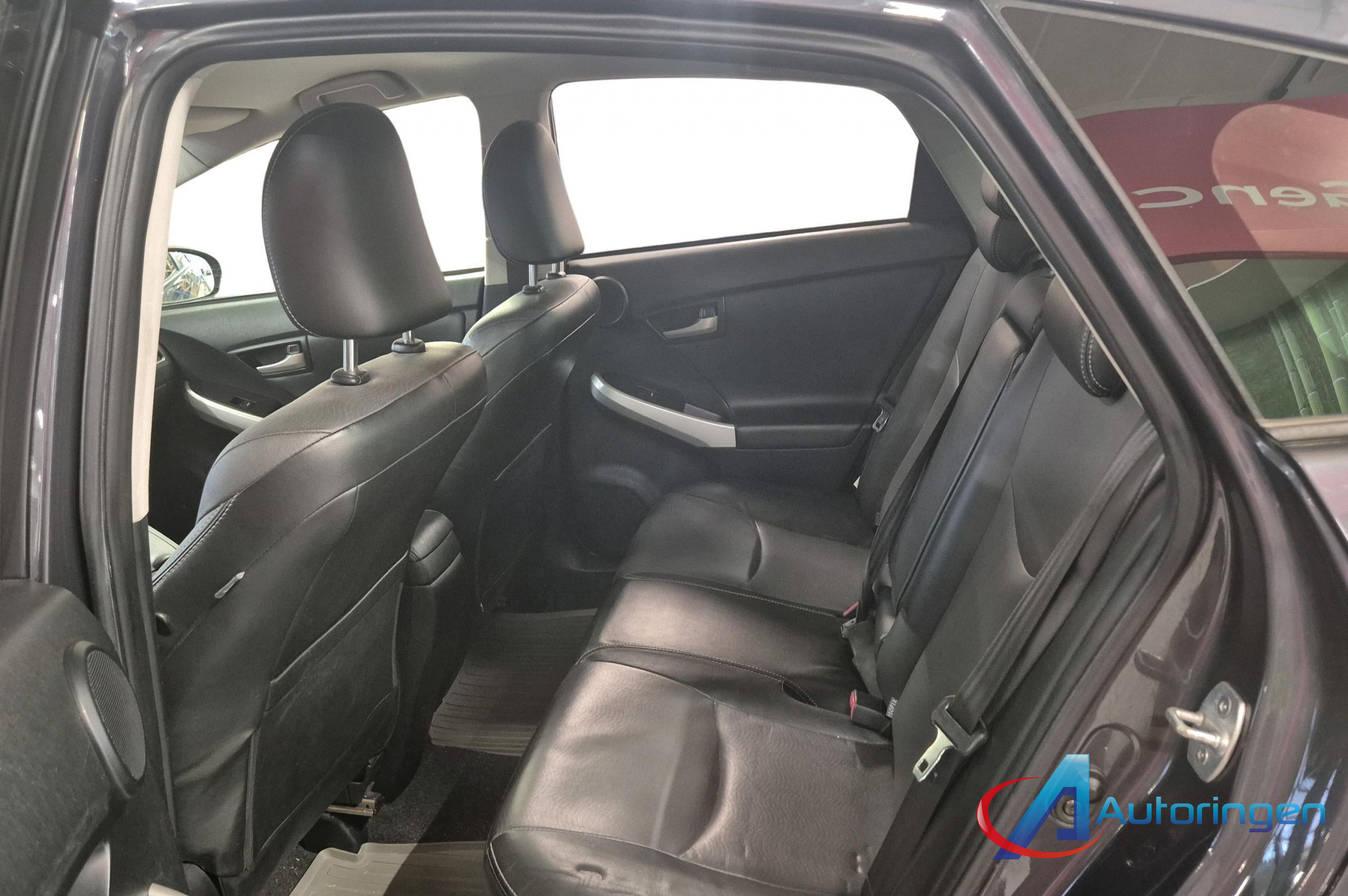 Toyota PRIUS 2012, бензин — фото 10 з 19