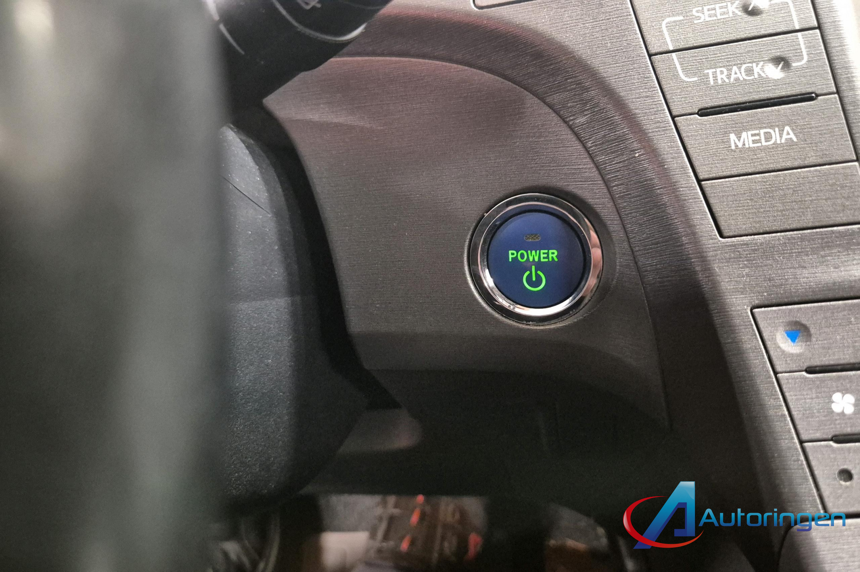 Toyota PRIUS 2012, бензин — фото 17 з 19