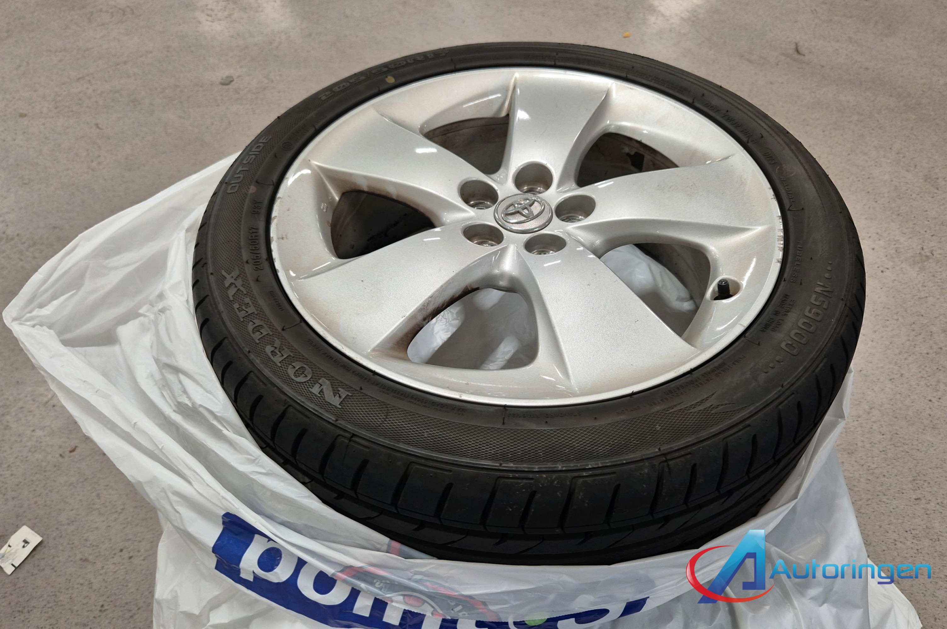 Toyota PRIUS 2012, бензин — фото 13 з 19