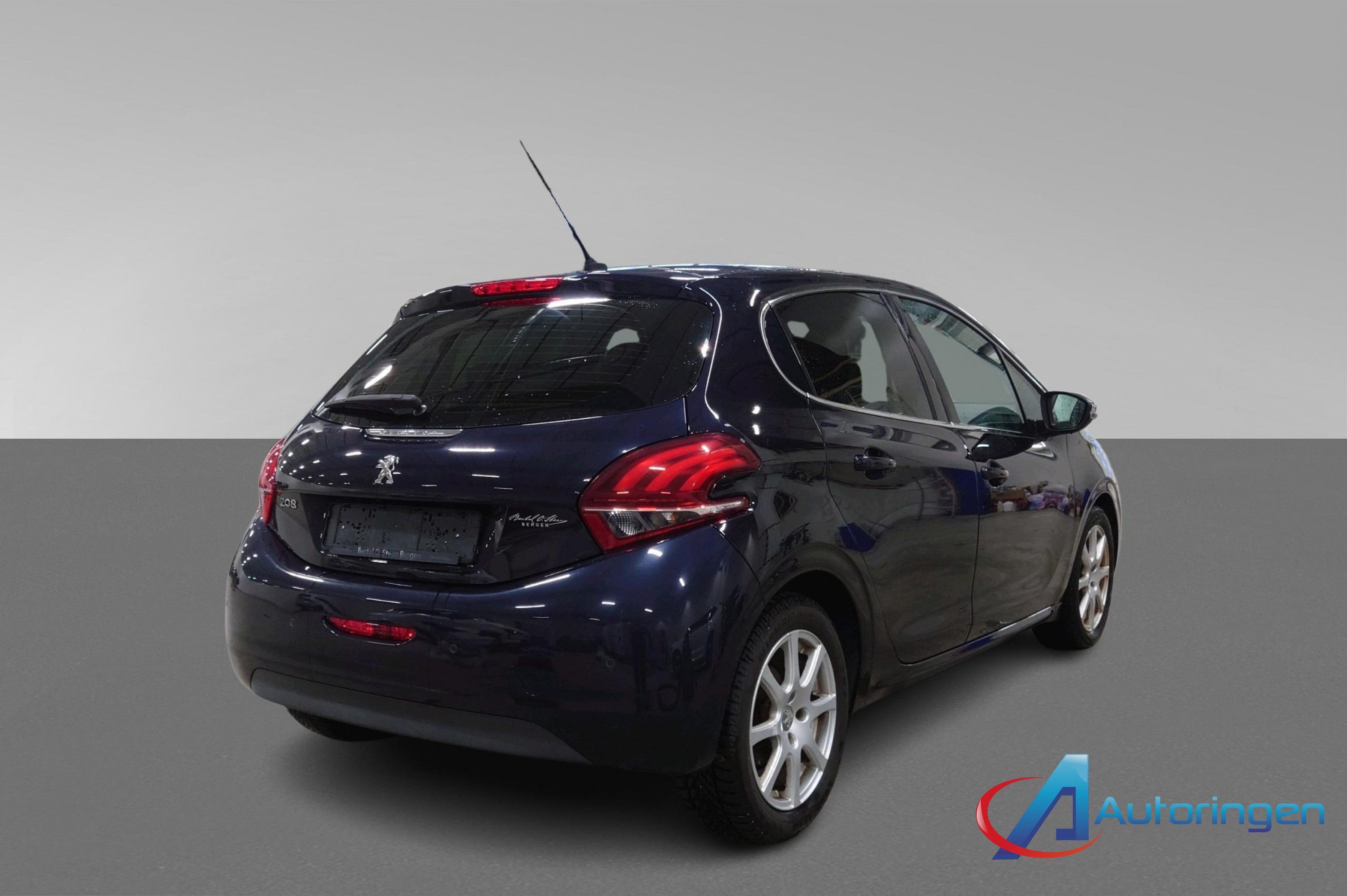 Peugeot 208 2015, бензин — фото 6 из 16