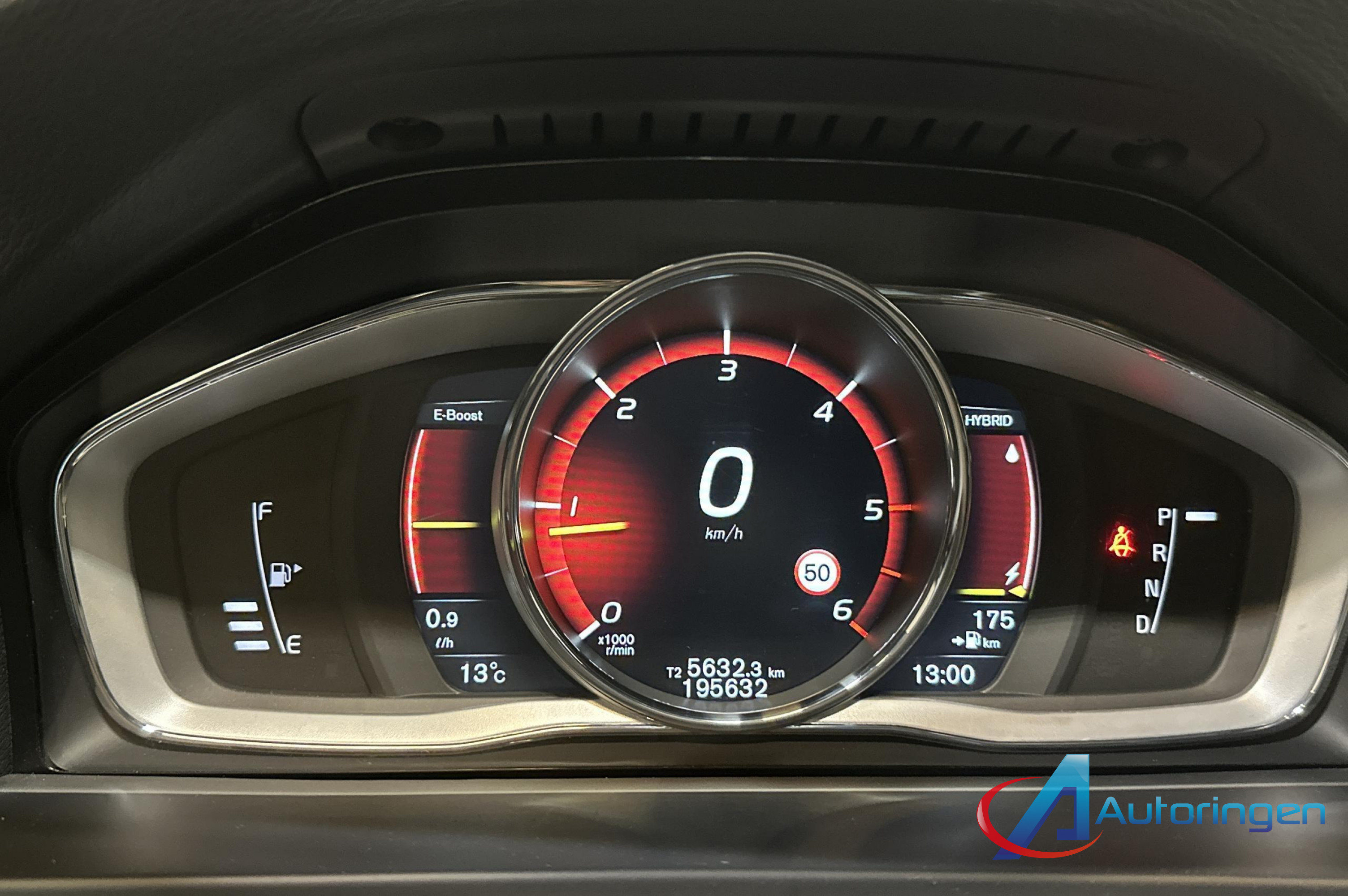 Volvo V60 2018, дизель — фото 7 из 15
