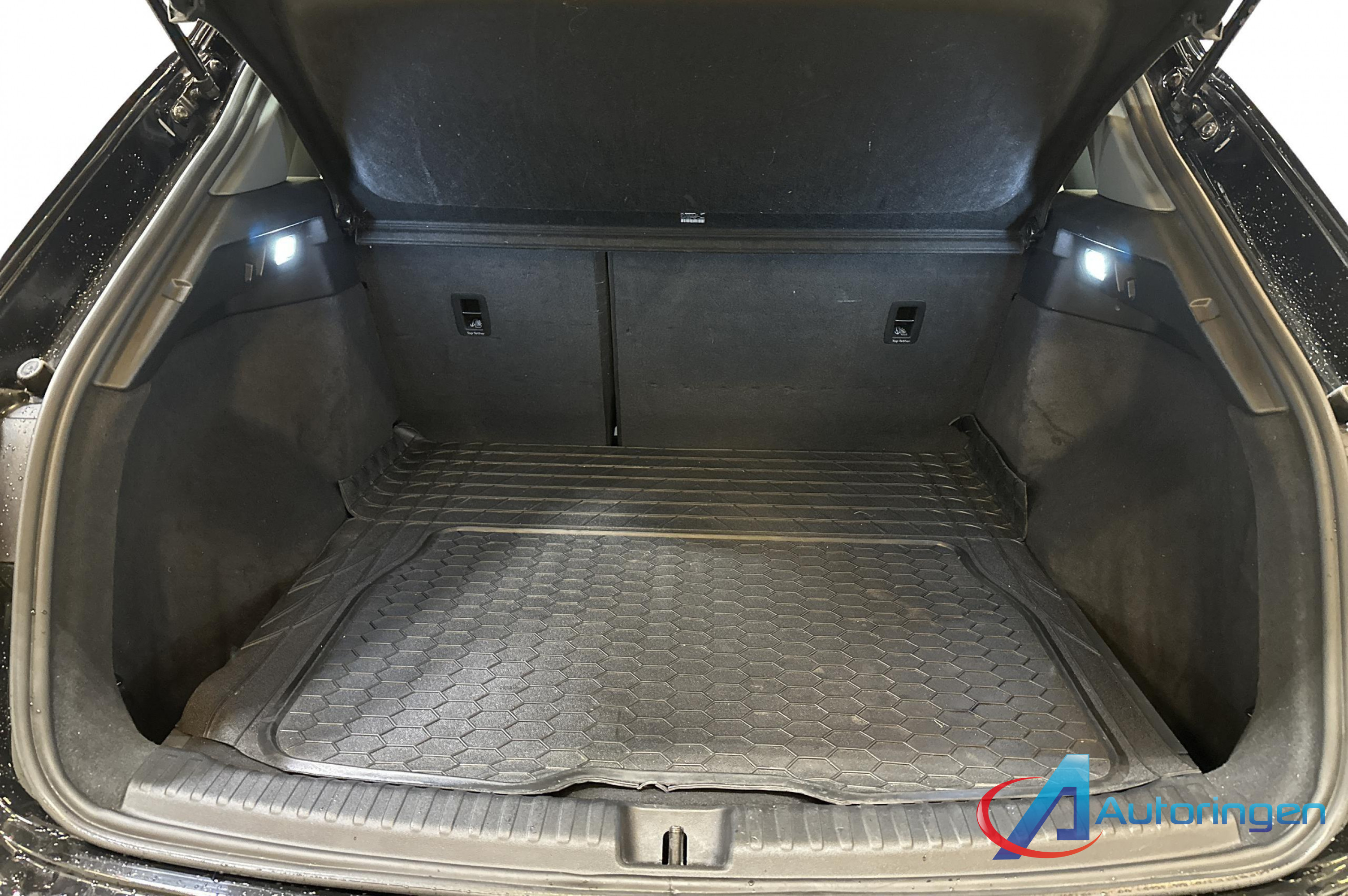 Audi Q4 2023, электро — фото 11 из 16