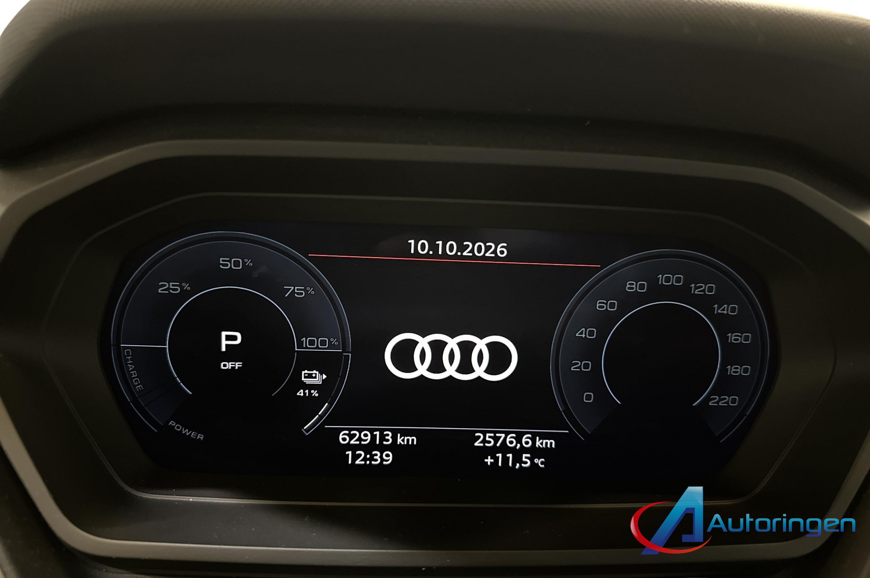 Audi Q4 2023, электро — фото 7 из 16