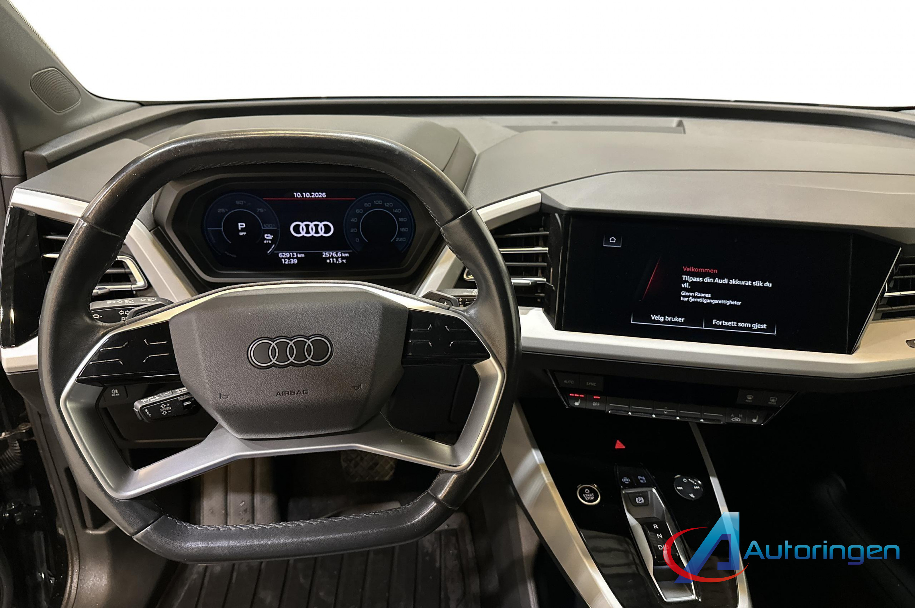 Audi Q4 2023, электро — фото 8 из 16