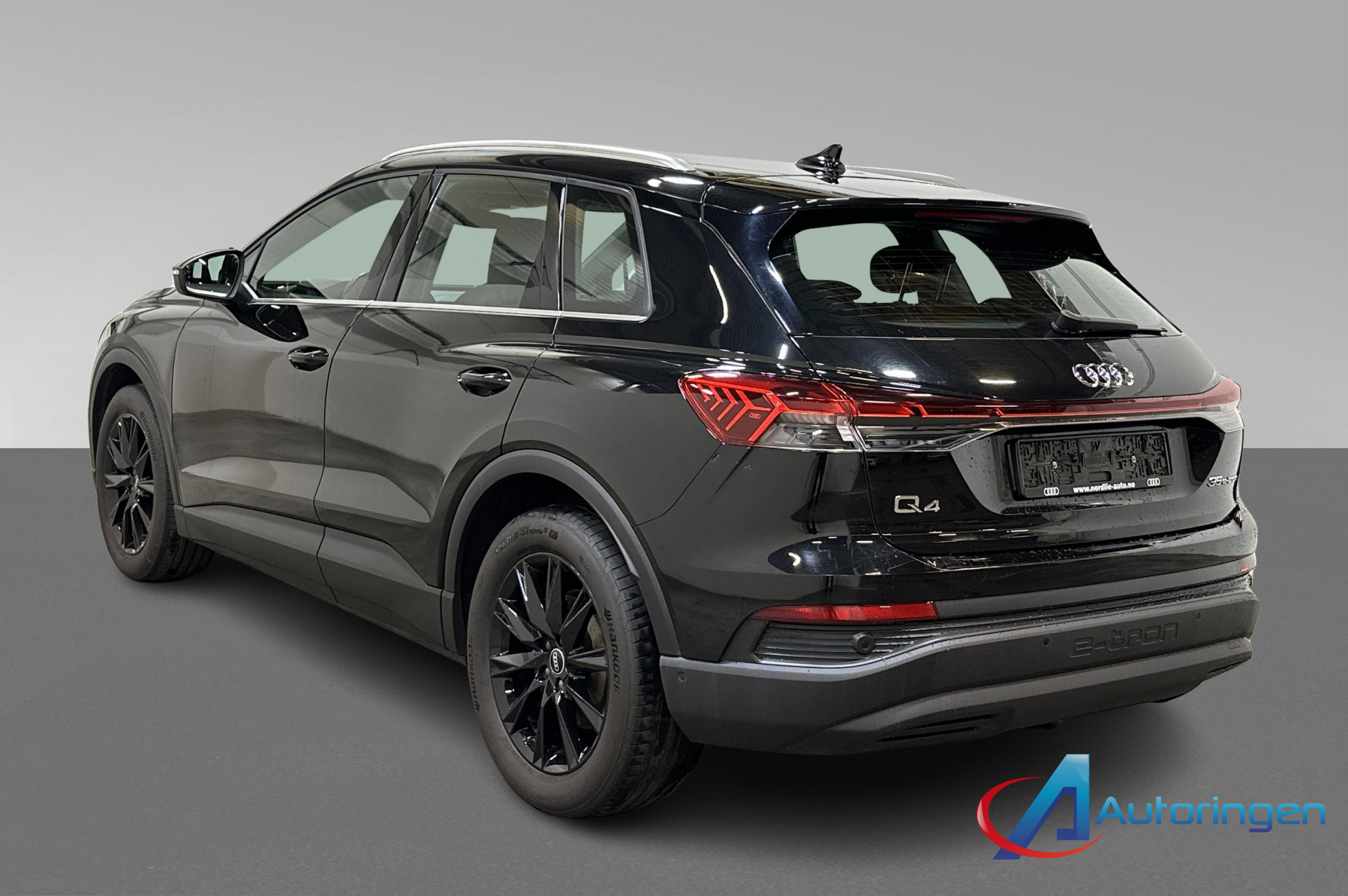 Audi Q4 2023, электро — фото 4 из 16