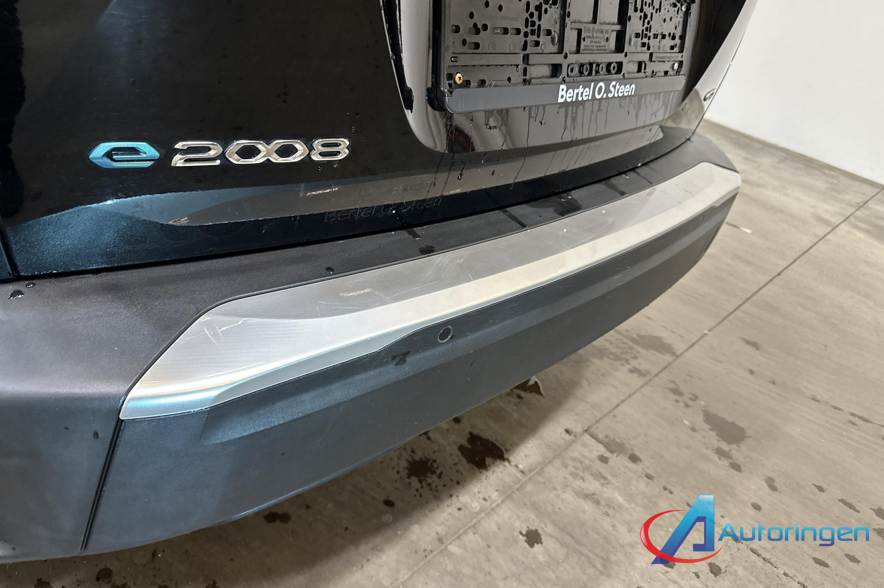Peugeot E-2008 2022, електро — фото 12 з 17