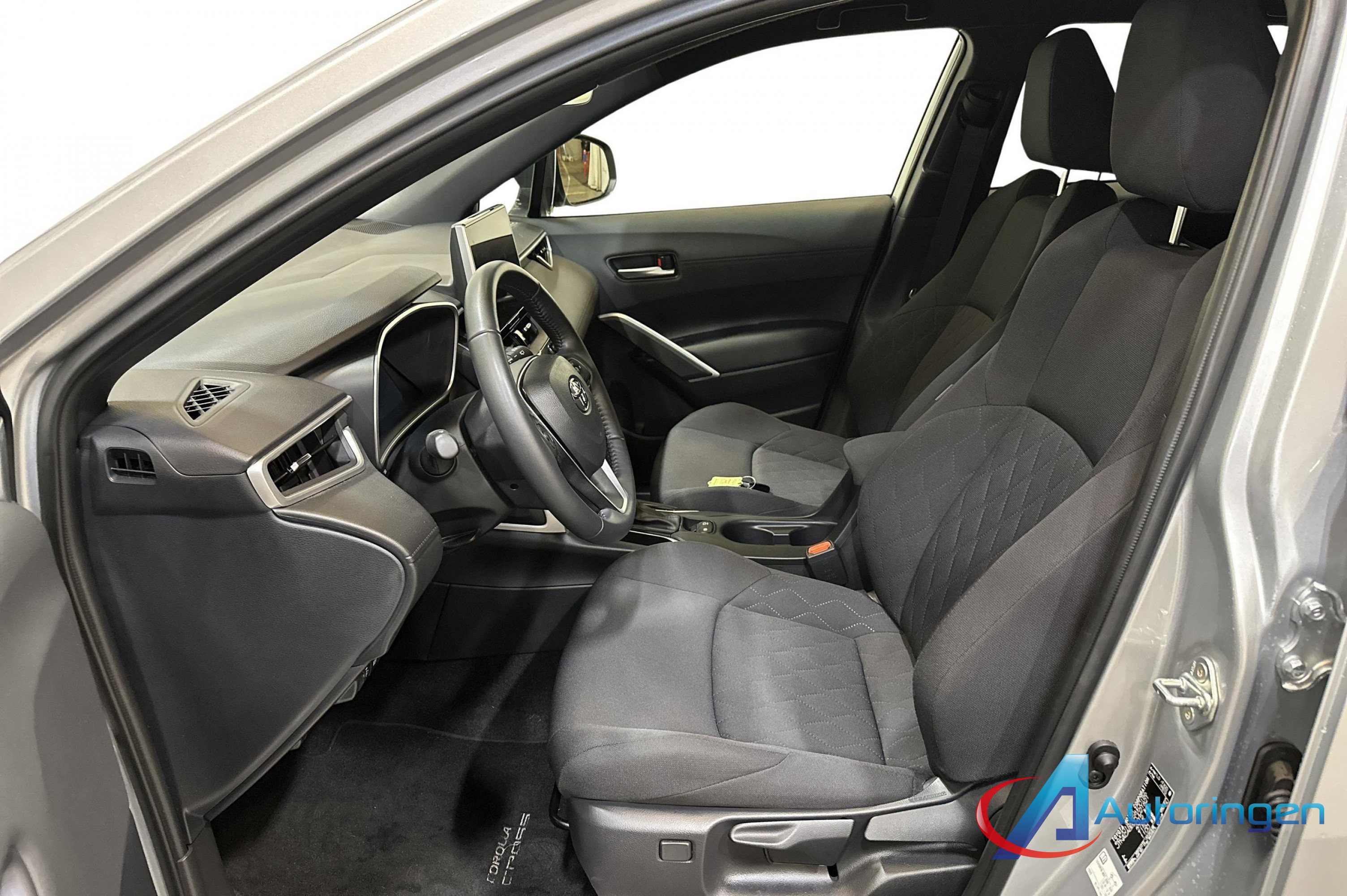 Toyota COROLLA CROSS 2024, бензин — фото 9 из 15