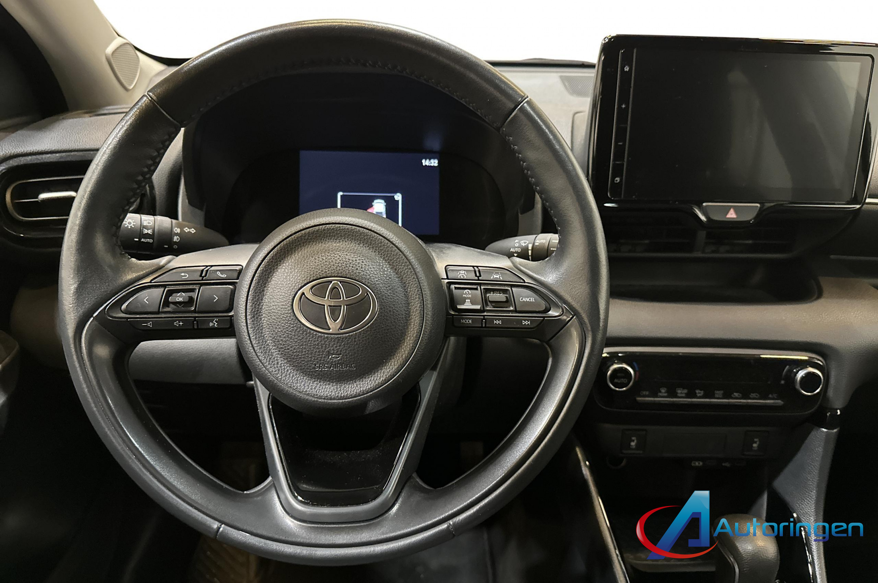 Toyota YARIS 2024, бензин — фото 8 из 14