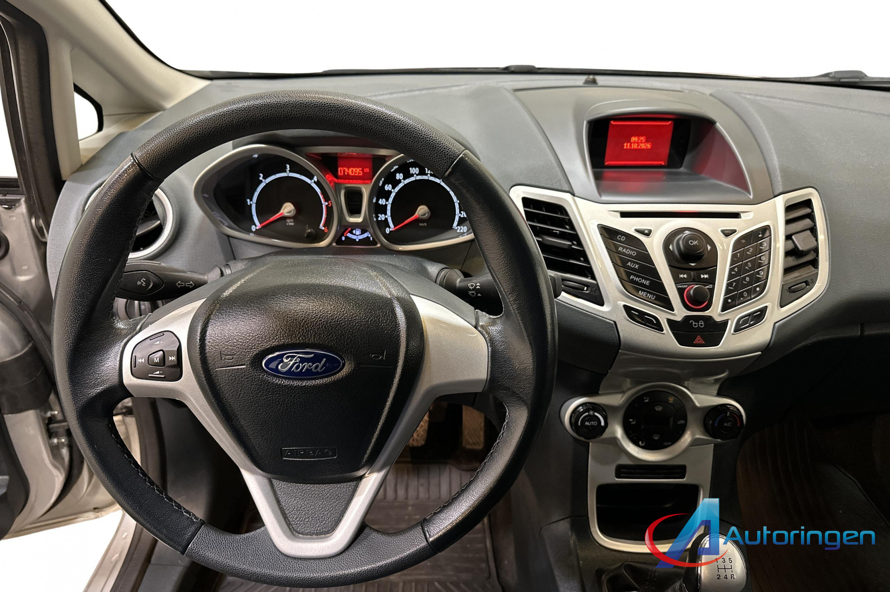 Ford FIESTA 2011, дизель — фото 8 из 16