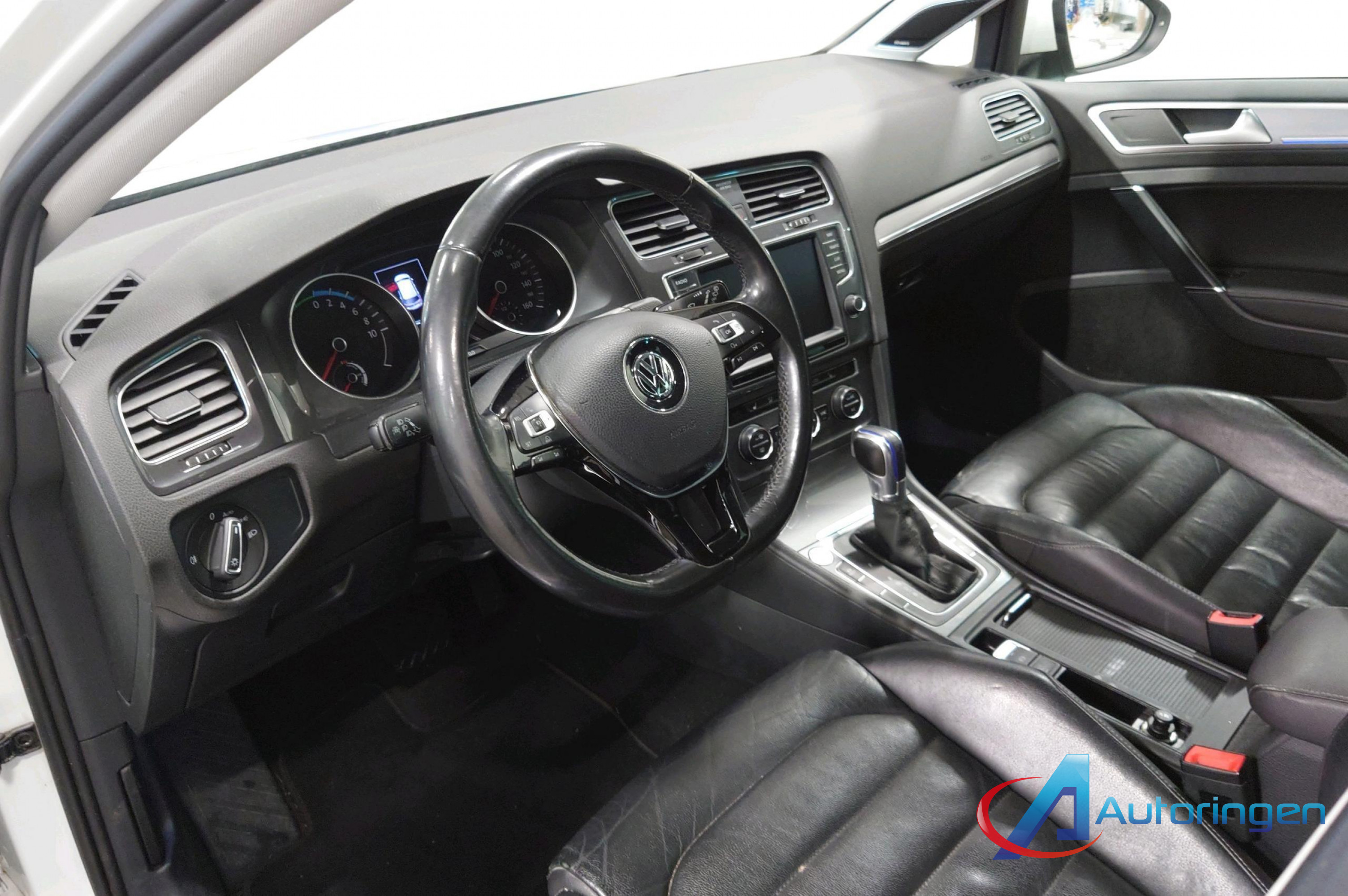 Volkswagen GOLF 2015, электро — фото 11 из 23