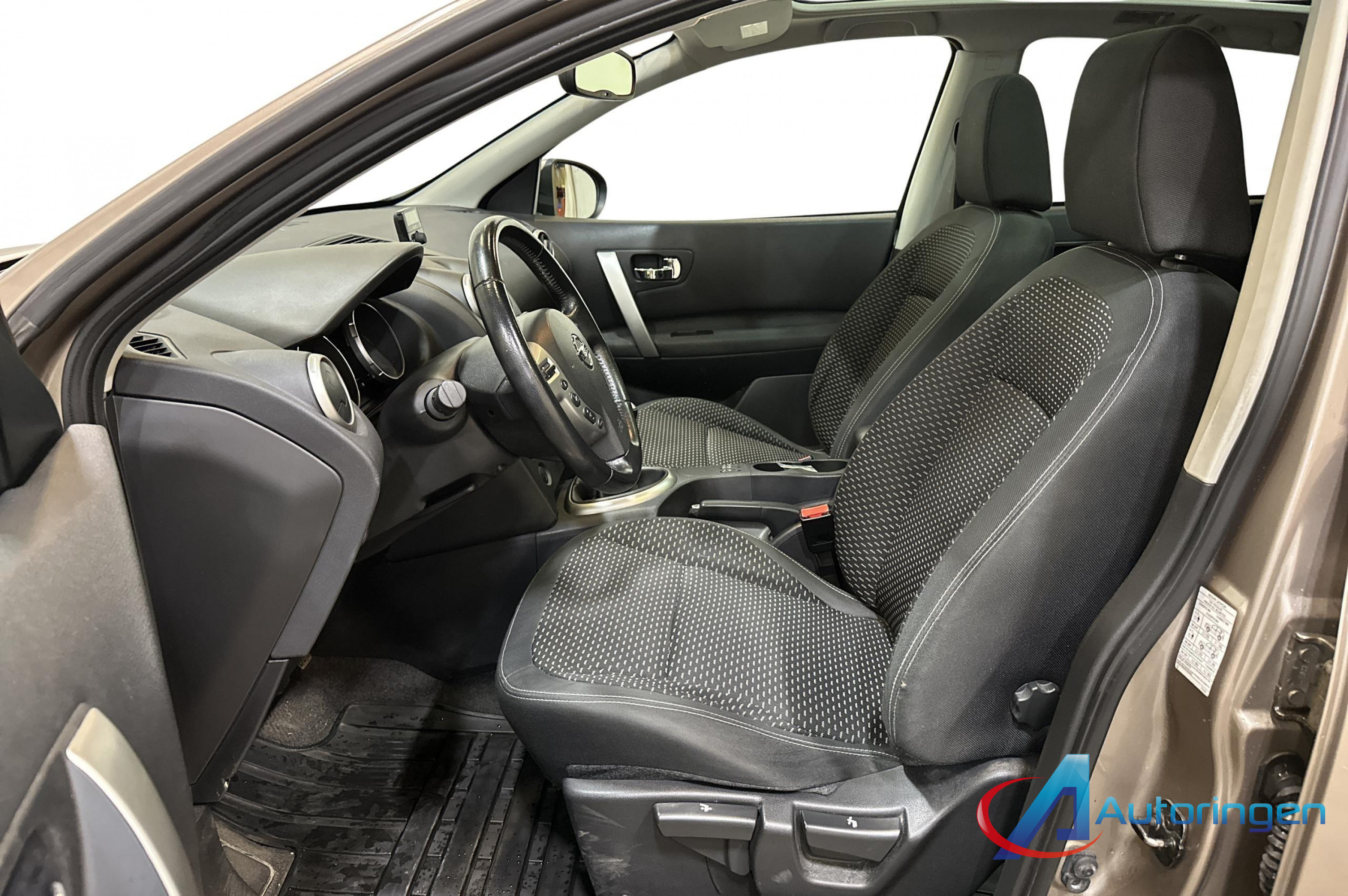 Nissan QASHQAI 2009, diesel — photo 9 of 19