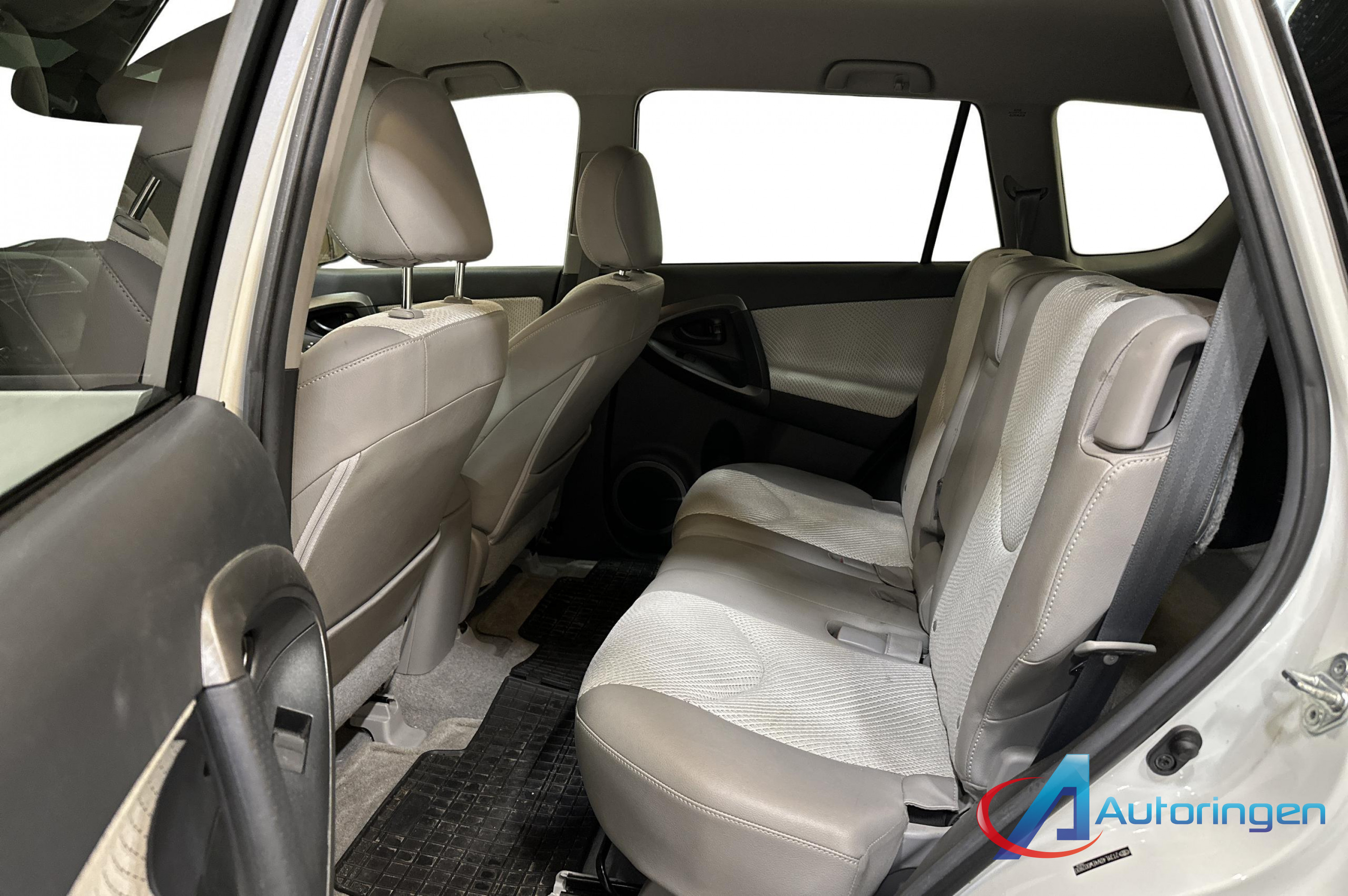 Toyota RAV4 EV 2014, электро — фото 10 из 20