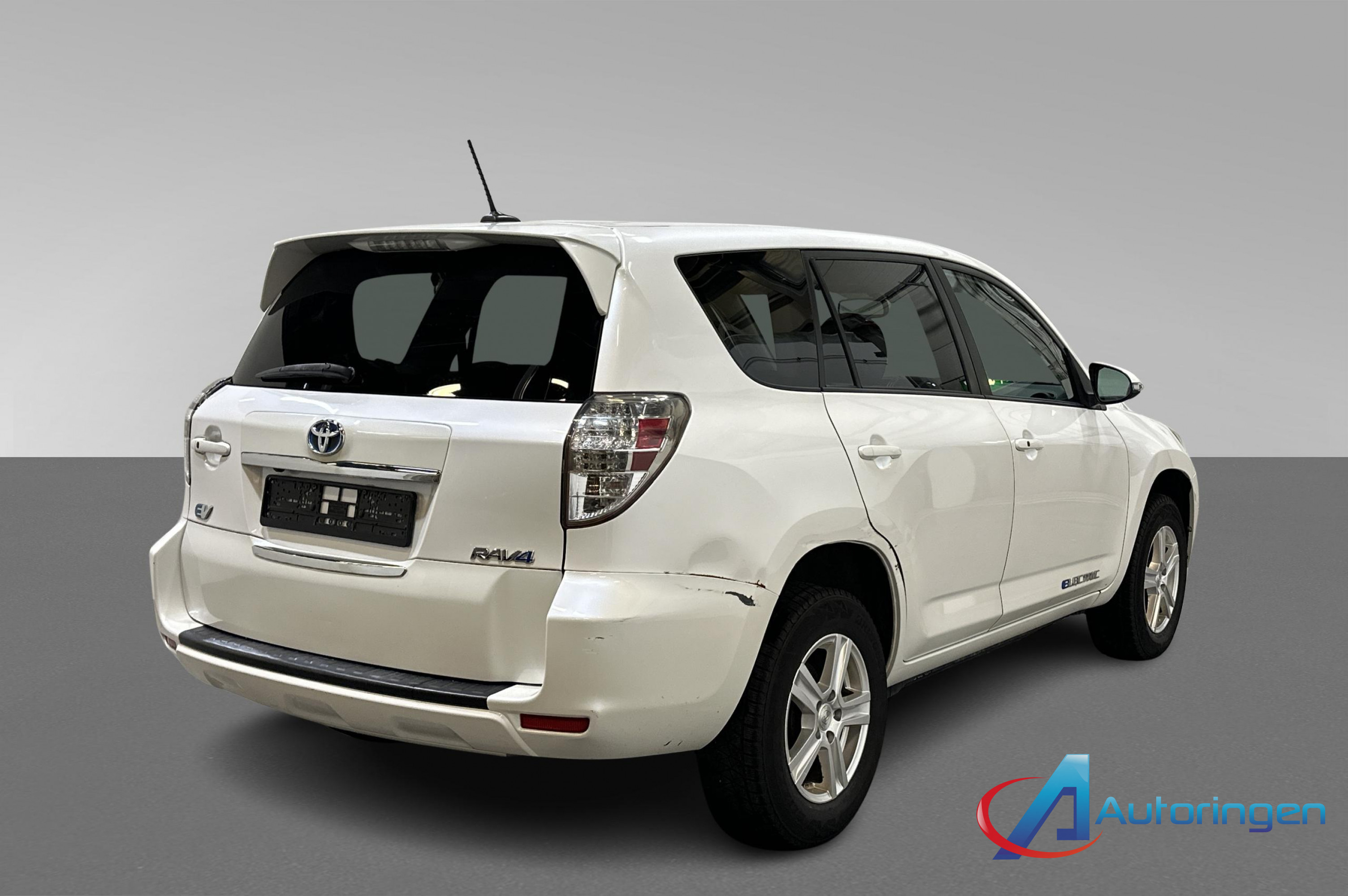 Toyota RAV4 EV 2014, электро — фото 6 из 20