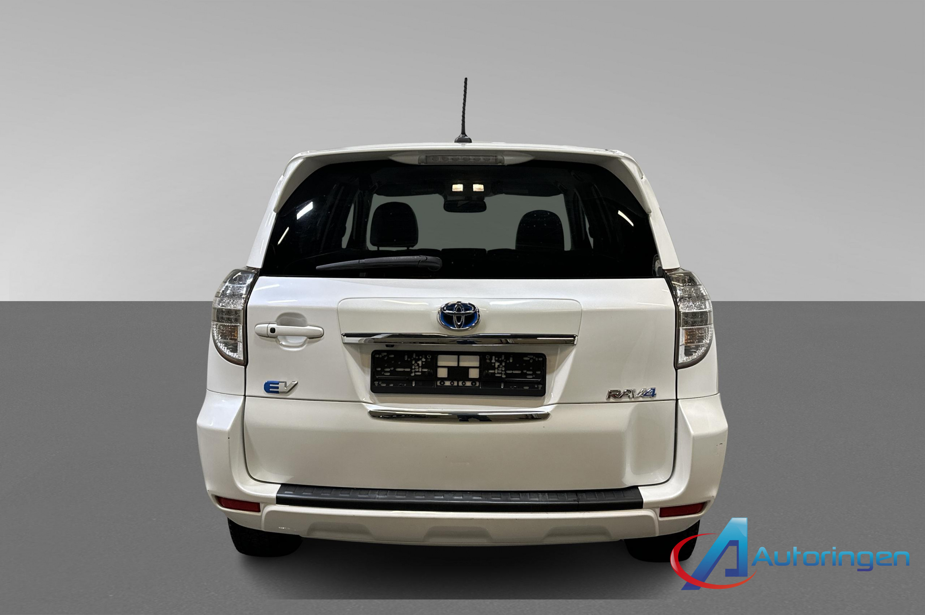 Toyota RAV4 EV 2014, электро — фото 5 из 20