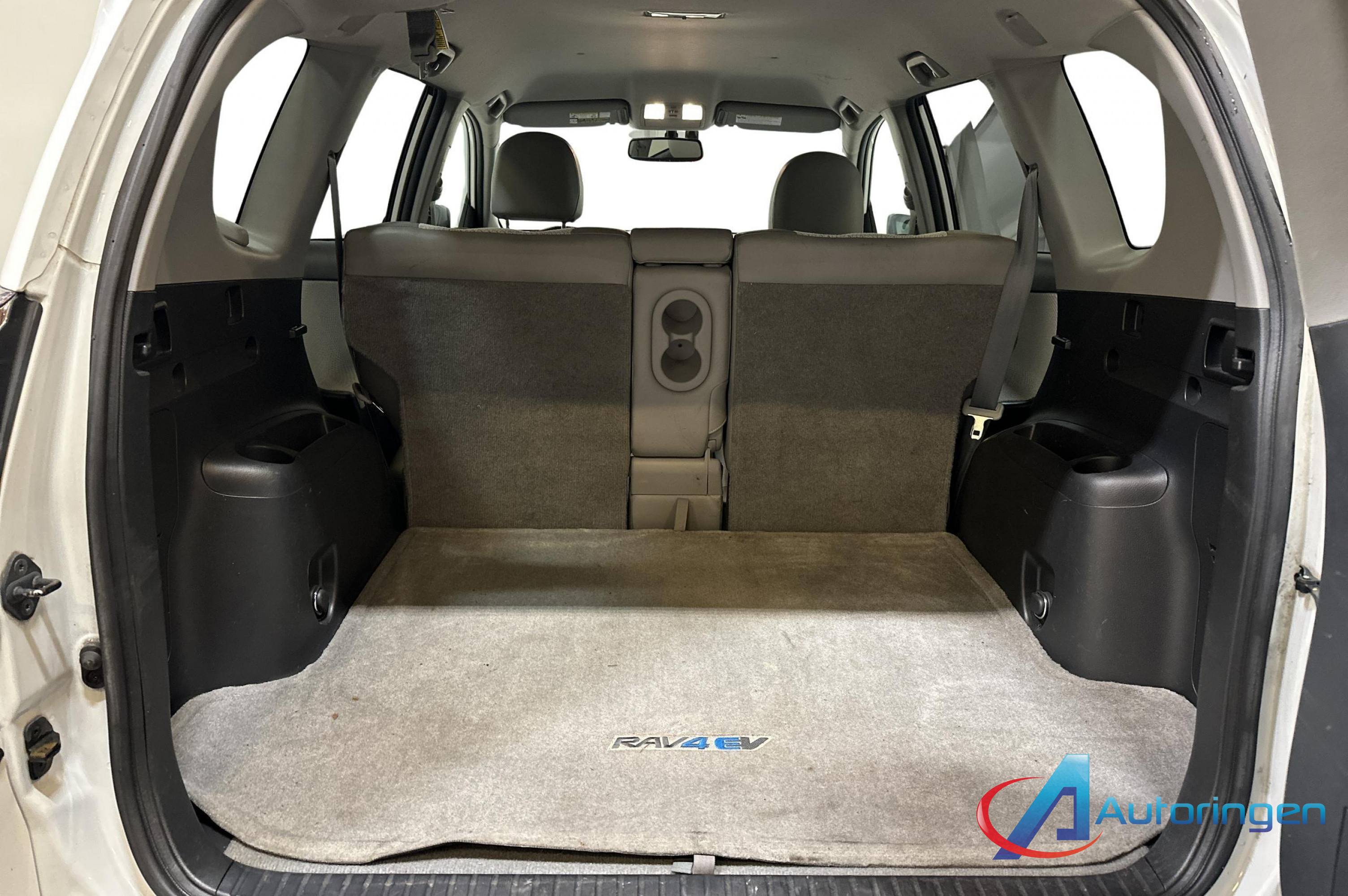 Toyota RAV4 EV 2014, электро — фото 11 из 20