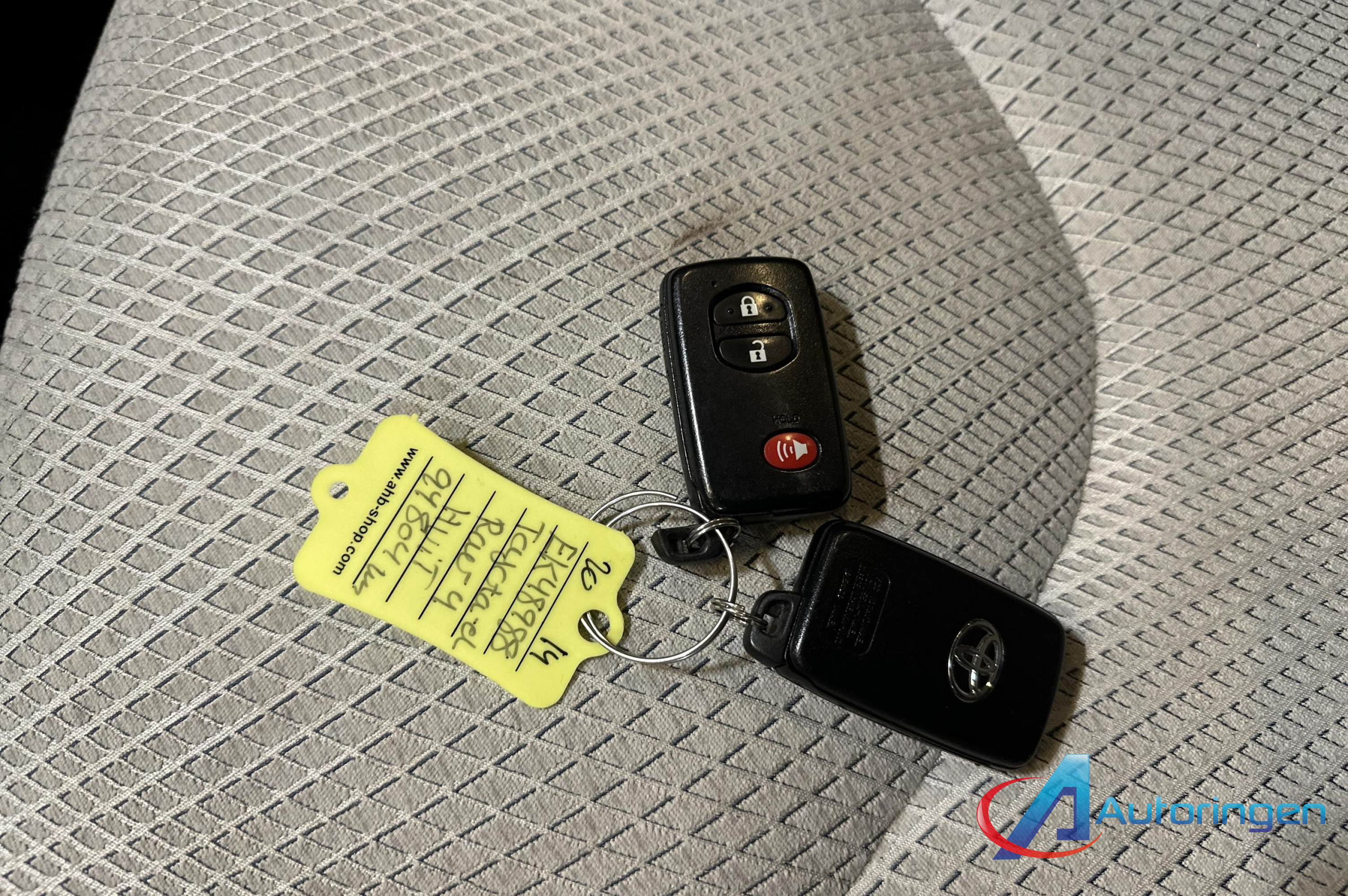 Toyota RAV4 EV 2014, электро — фото 18 из 20