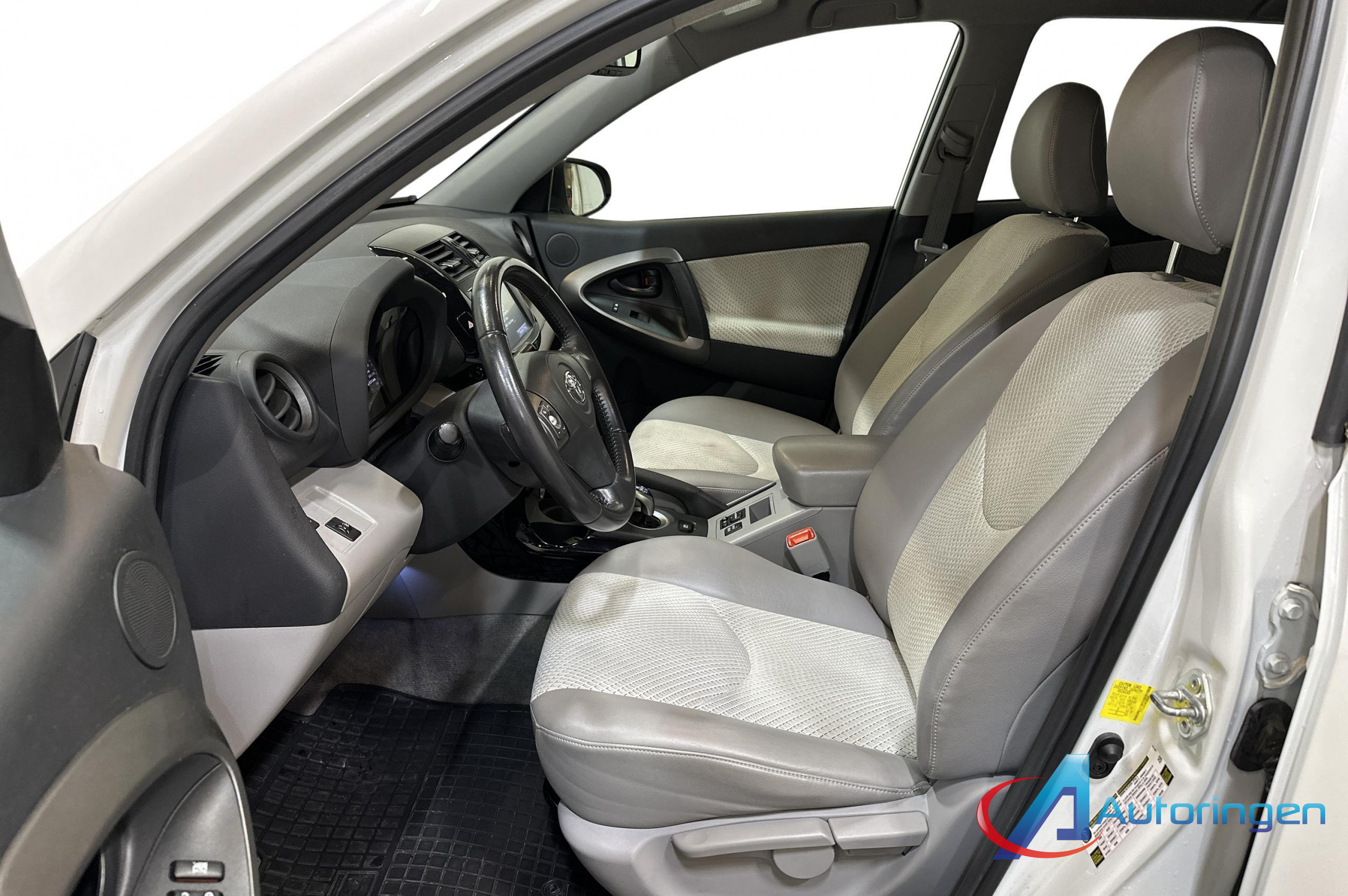 Toyota RAV4 EV 2014, электро — фото 9 из 20