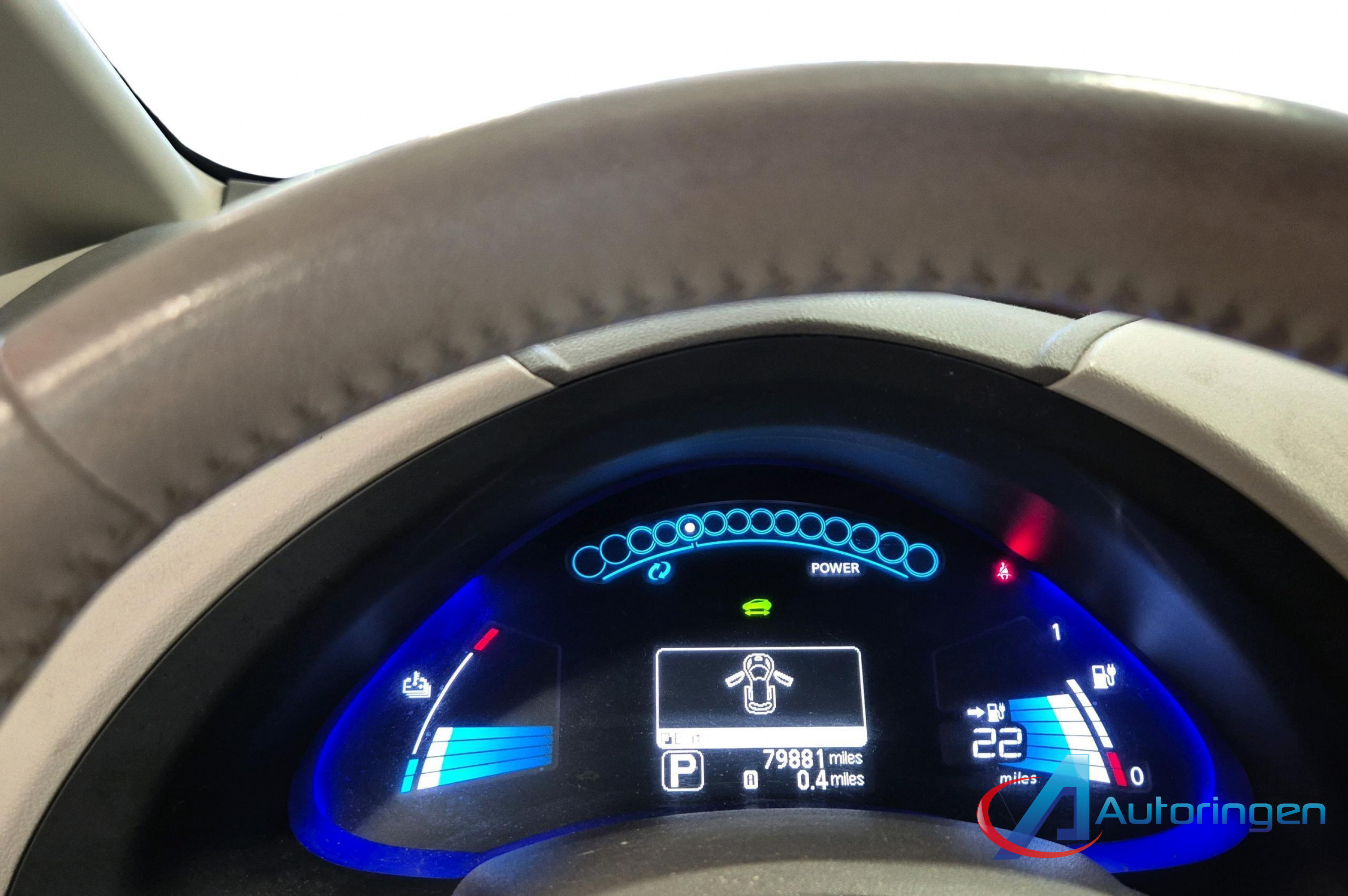 Nissan LEAF 2012, электро — фото 7 из 19