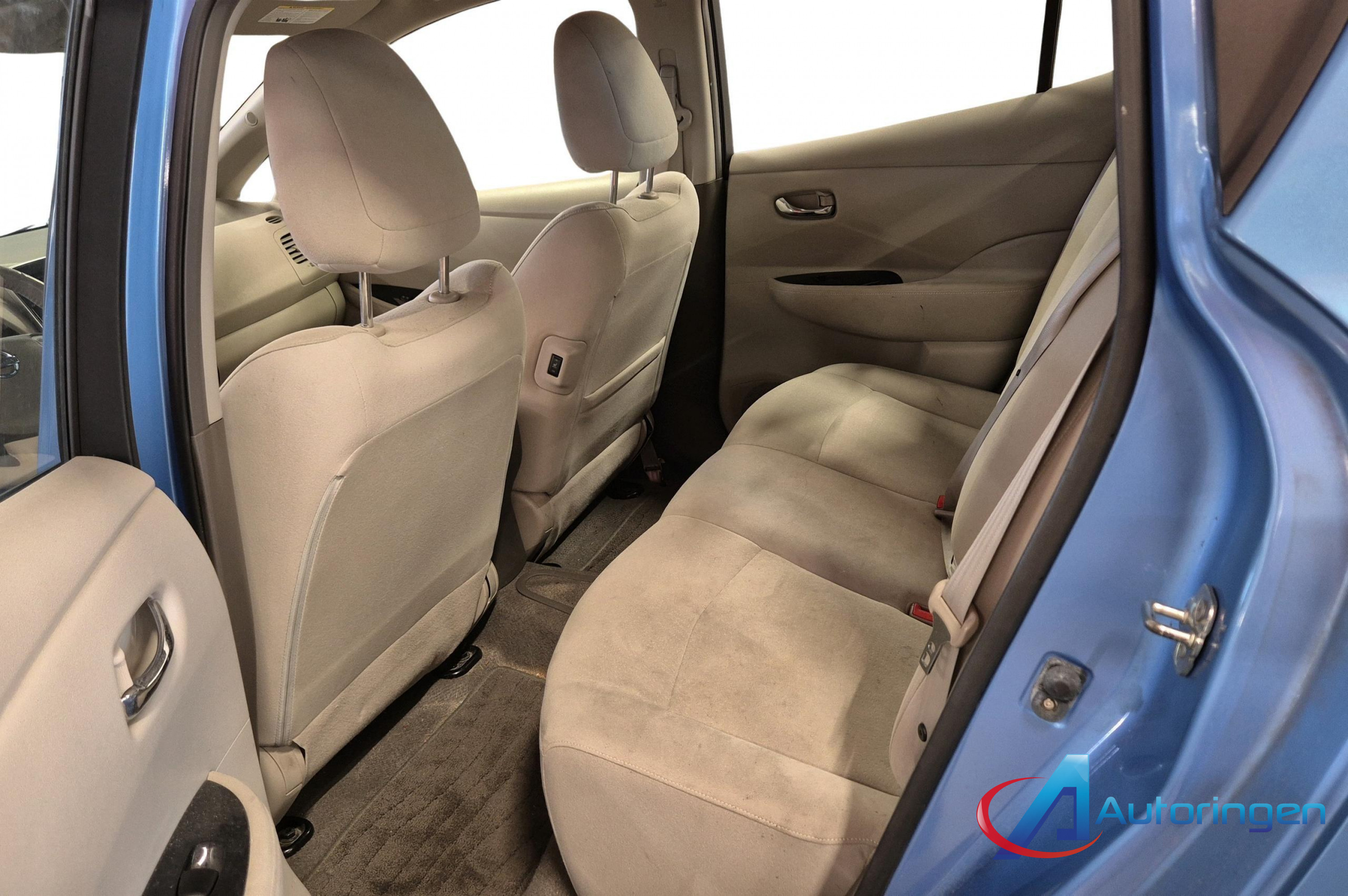 Nissan LEAF 2012, электро — фото 10 из 19