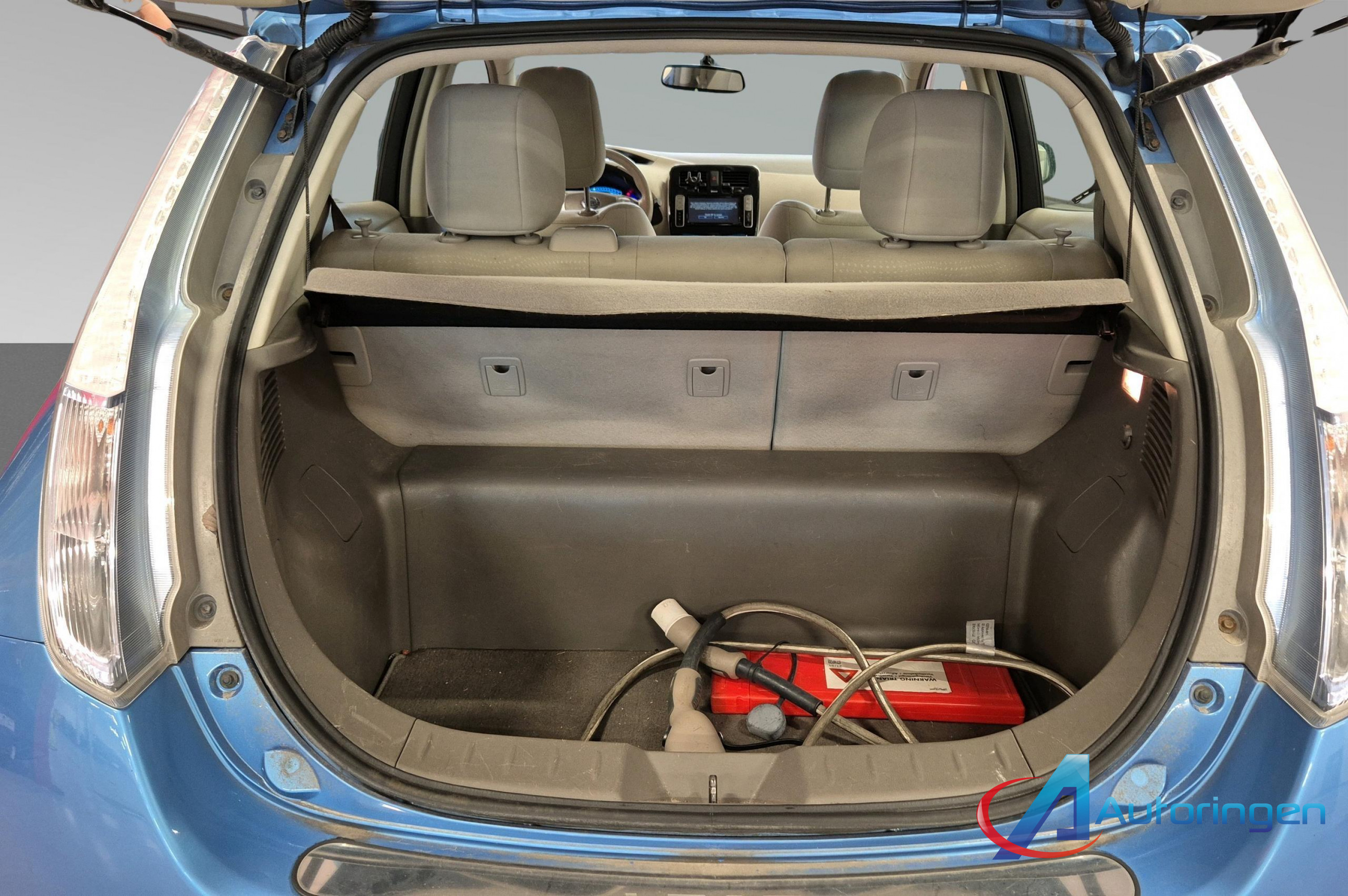 Nissan LEAF 2012, электро — фото 12 из 19