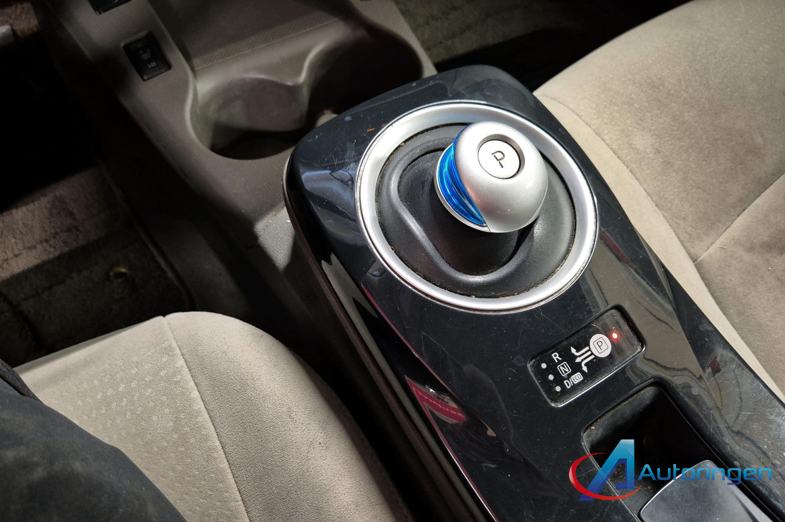 Nissan LEAF 2012, электро — фото 8 из 19