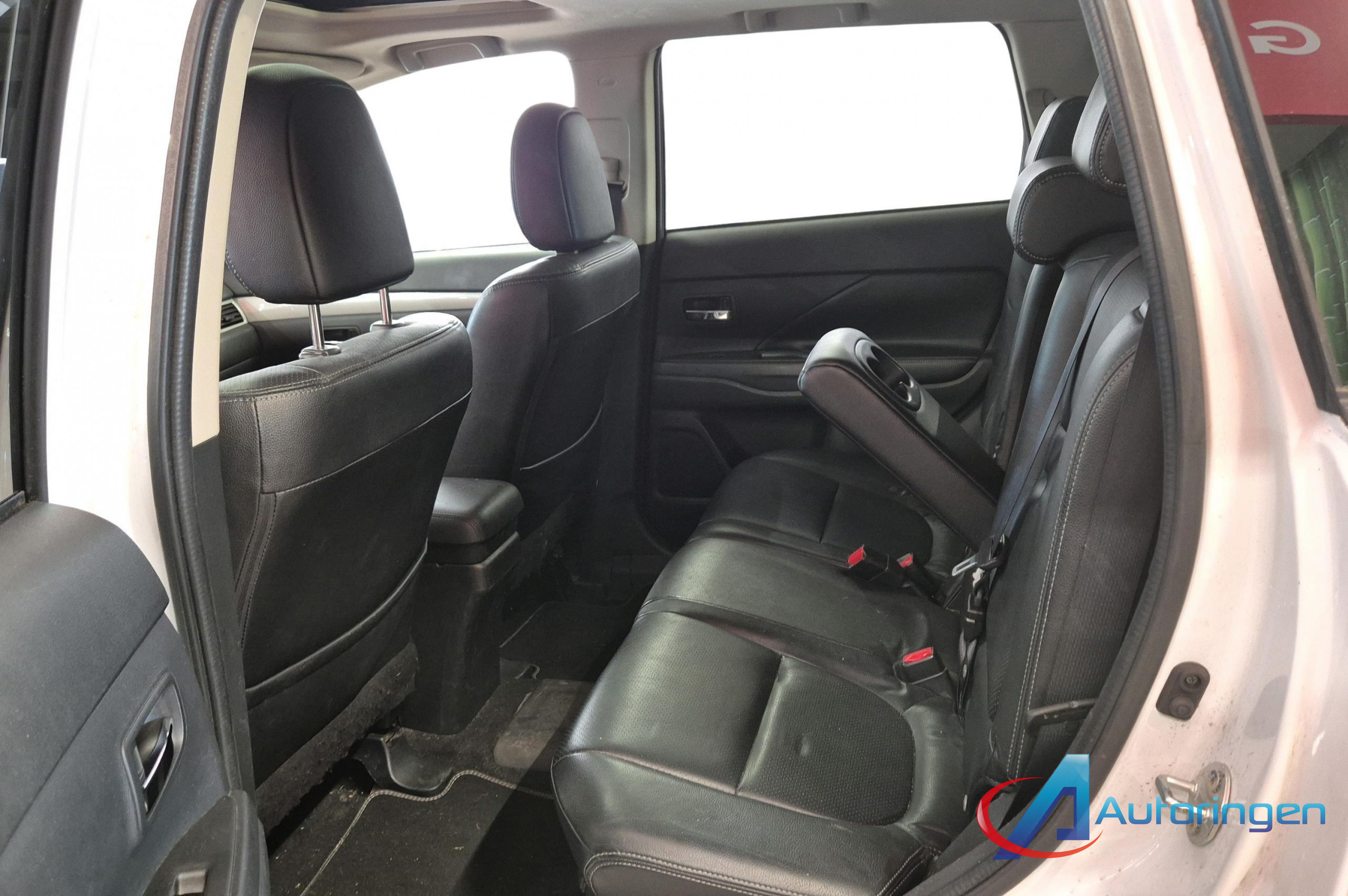 Mitsubishi OUTLANDER 2014, petrol — photo 10 of 21