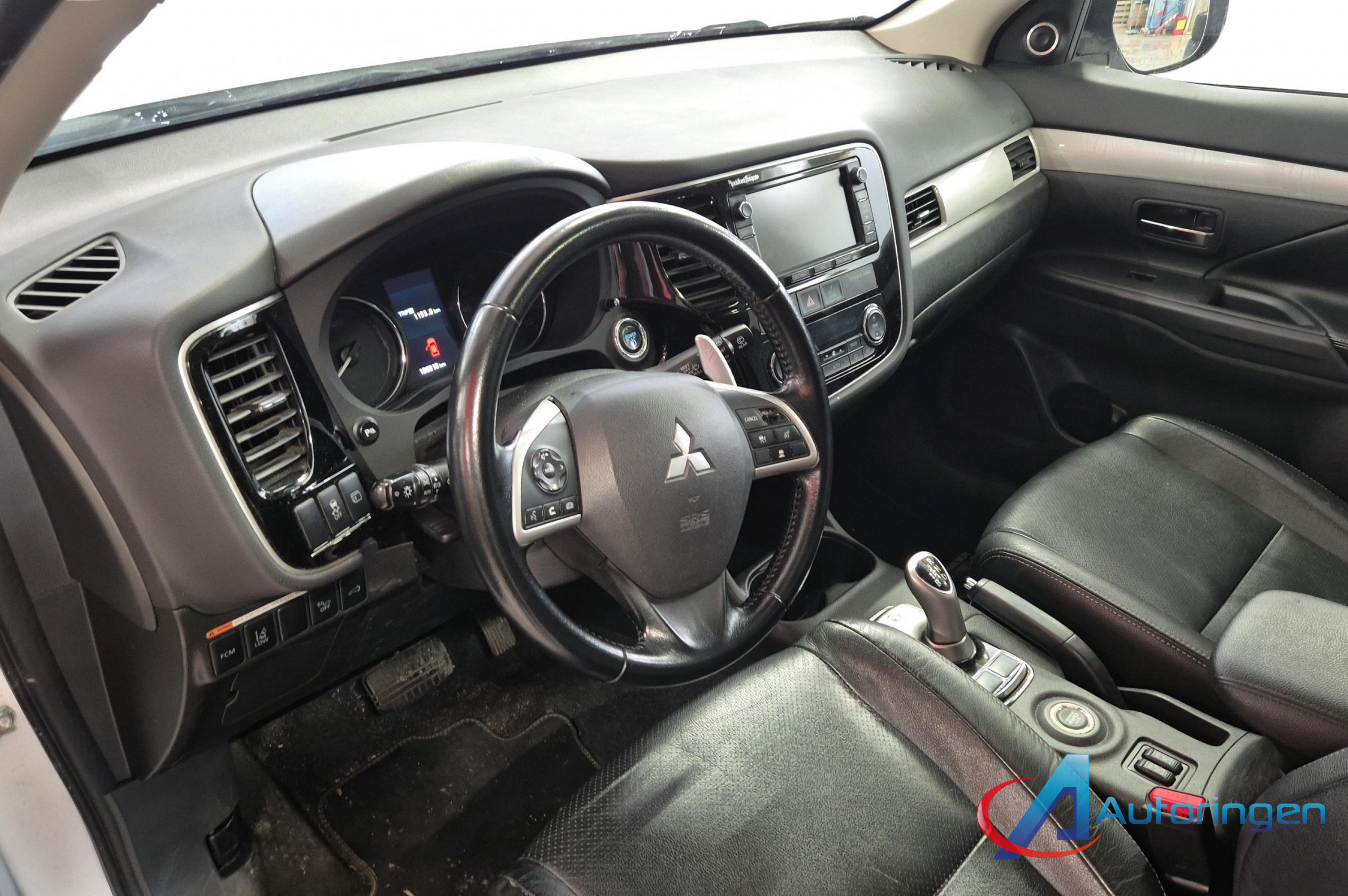 Mitsubishi OUTLANDER 2014, petrol — photo 11 of 21