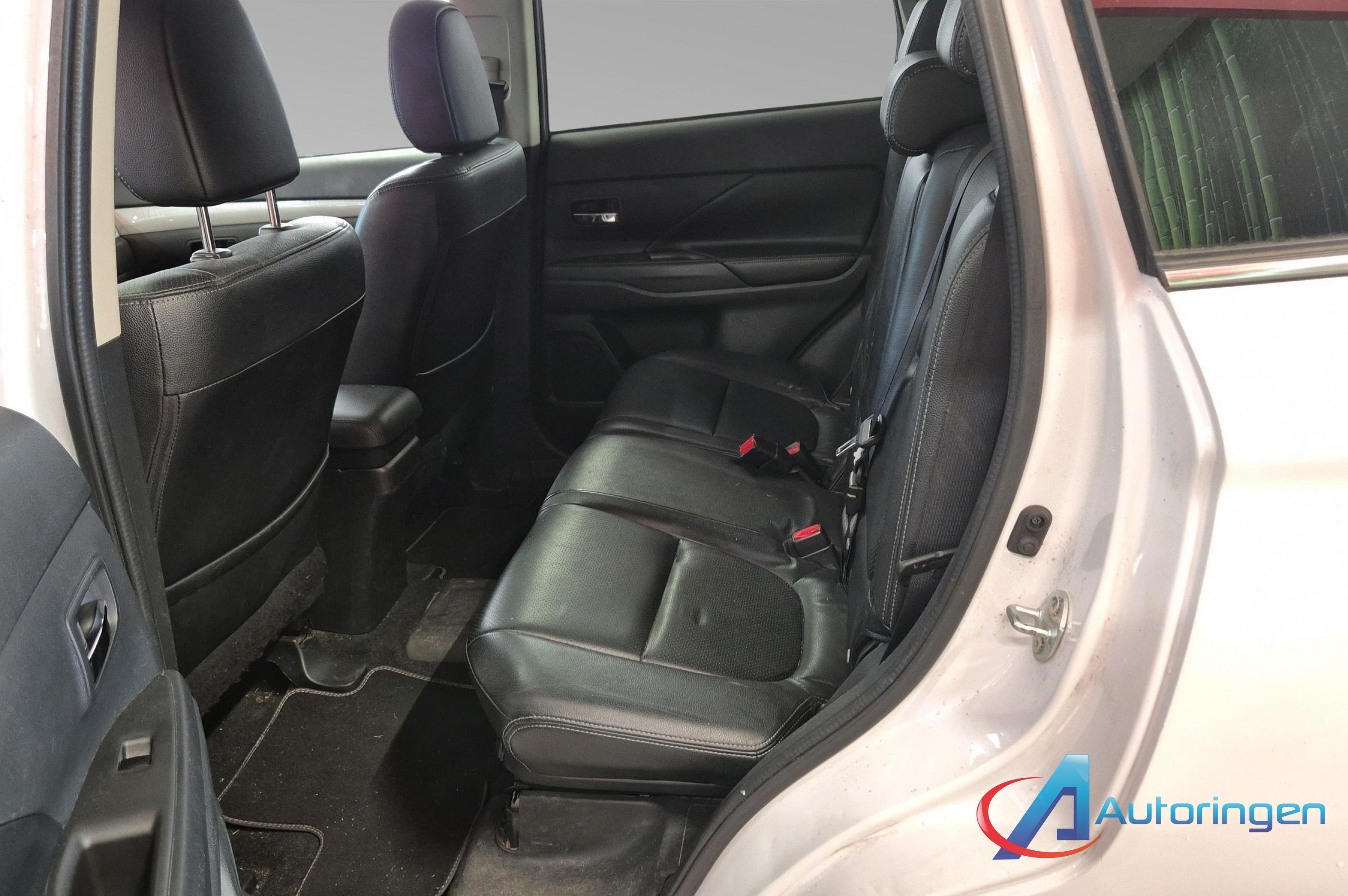 Mitsubishi OUTLANDER 2014, petrol — photo 12 of 21