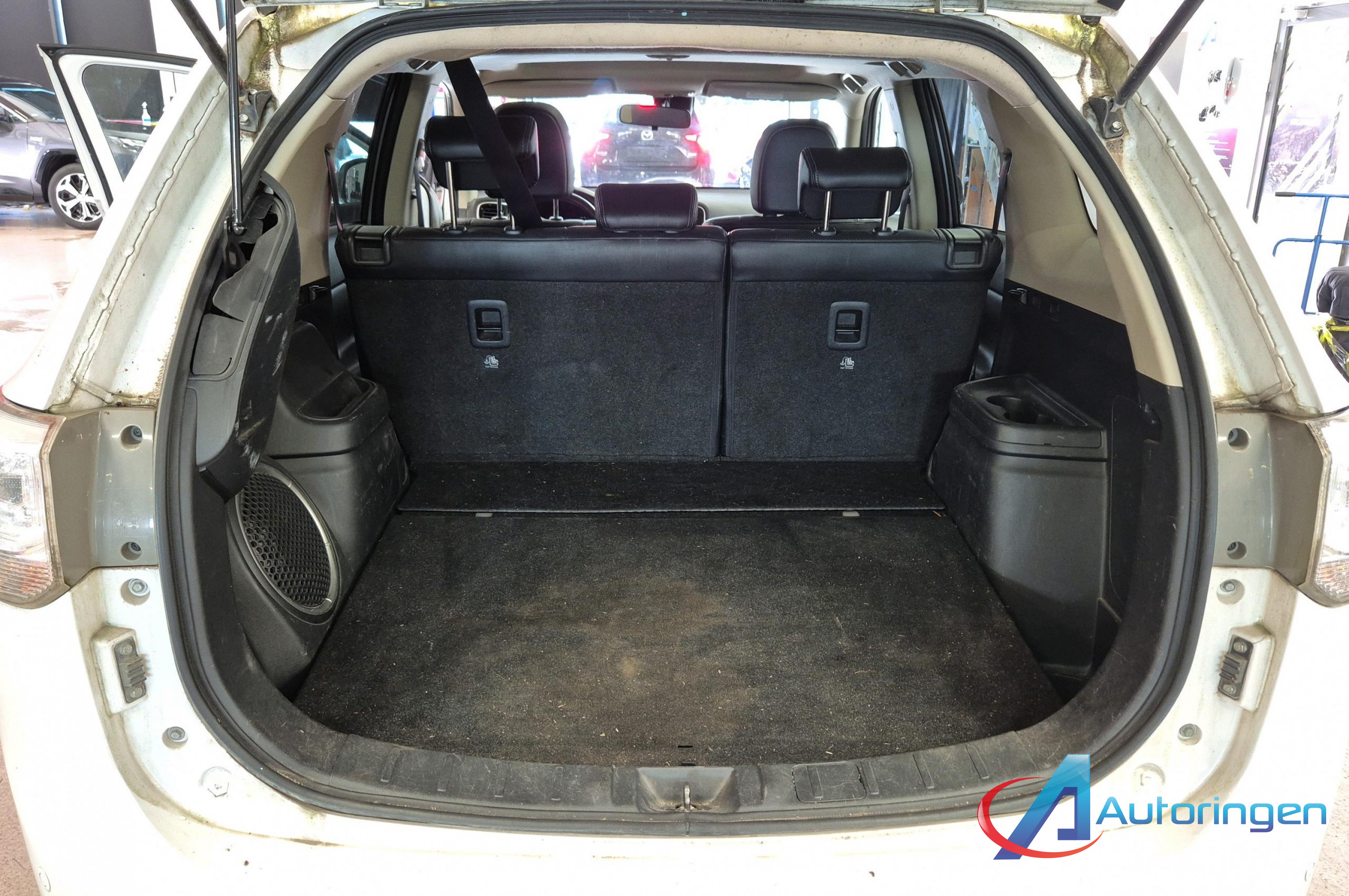 Mitsubishi OUTLANDER 2014, petrol — photo 13 of 21