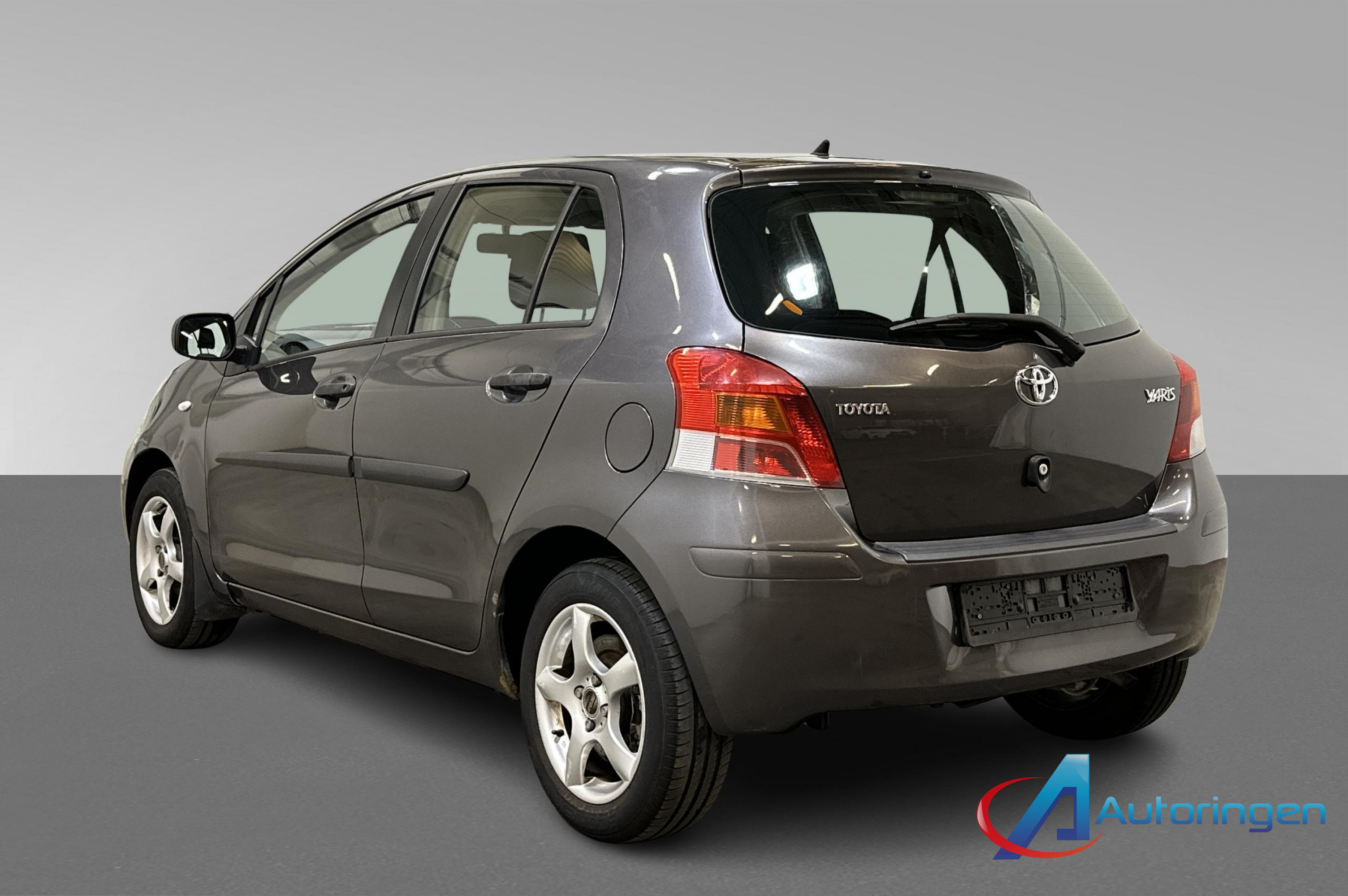 Toyota YARIS 2009, petrol — photo 4 of 18