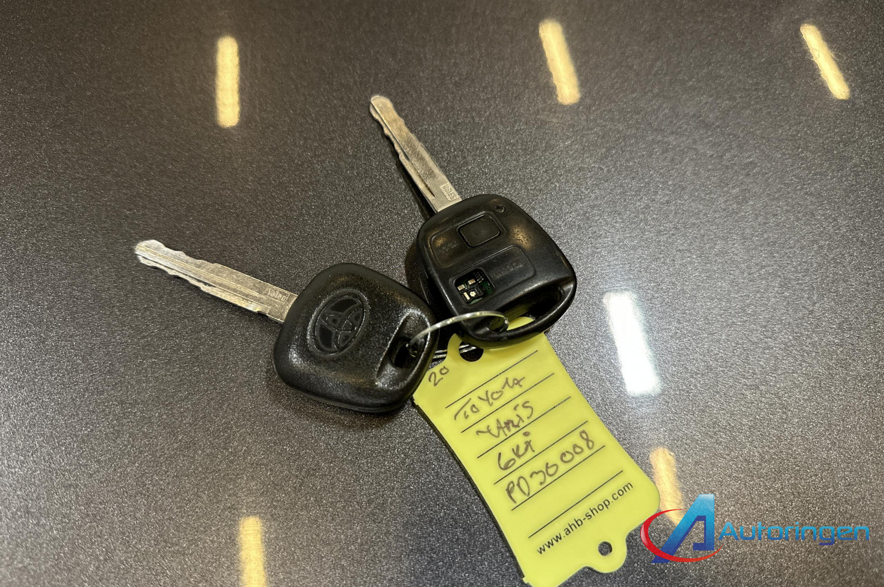 Toyota YARIS 2009, petrol — photo 17 of 18