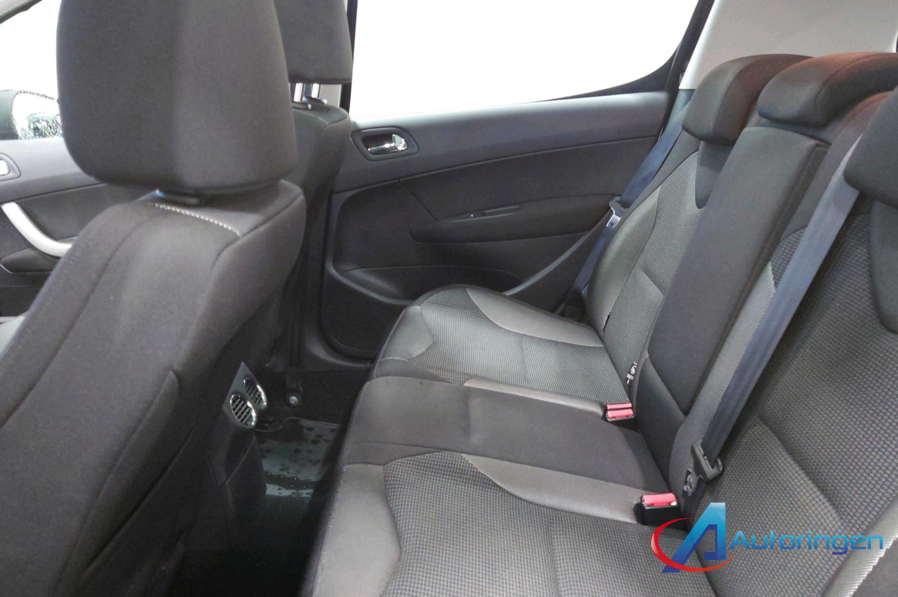 Peugeot 308 2012, дизель — фото 10 з 15