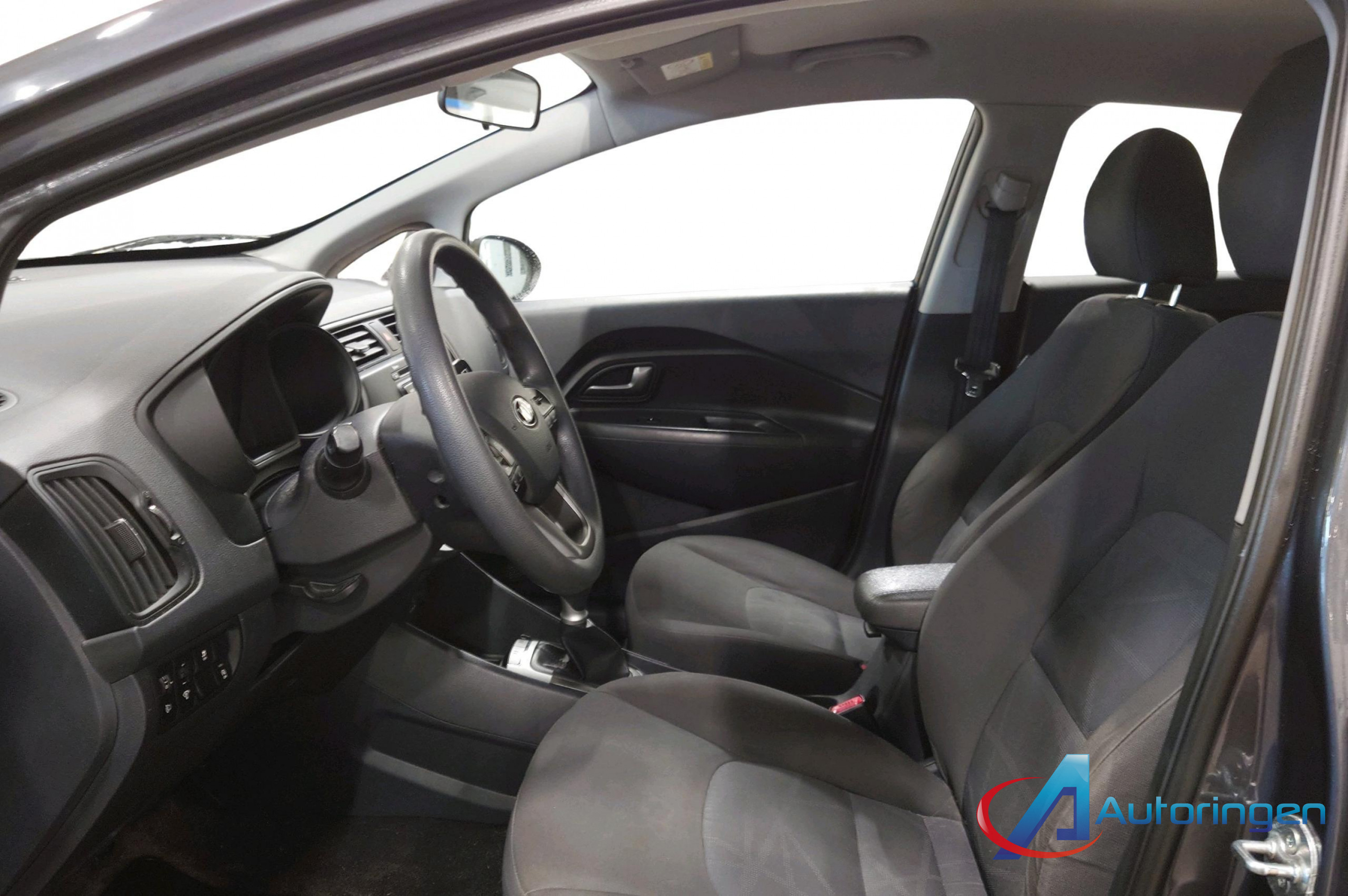 Kia Rio 2014, бензин — фото 9 из 23