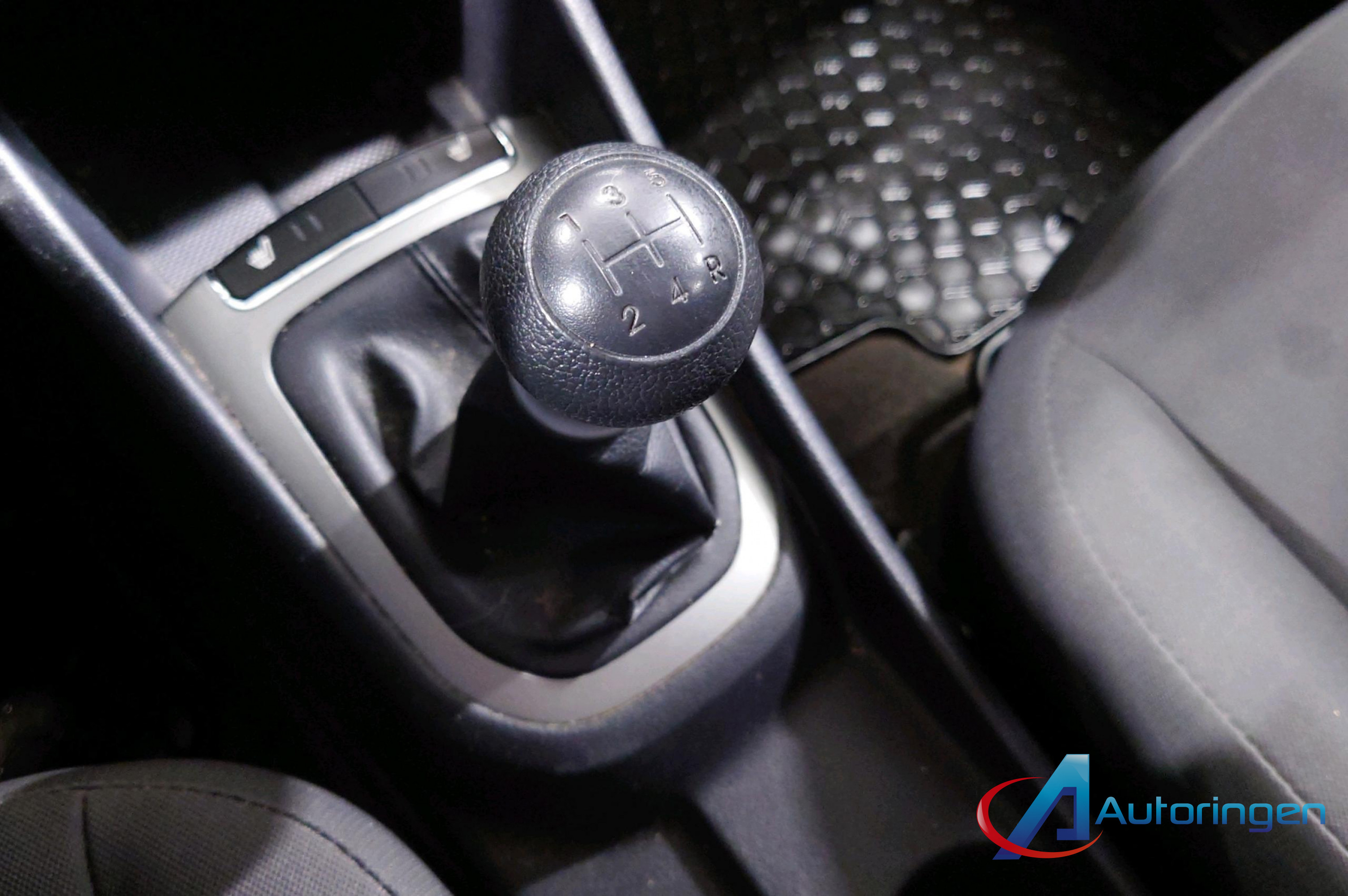 Kia Rio 2014, бензин — фото 8 из 23