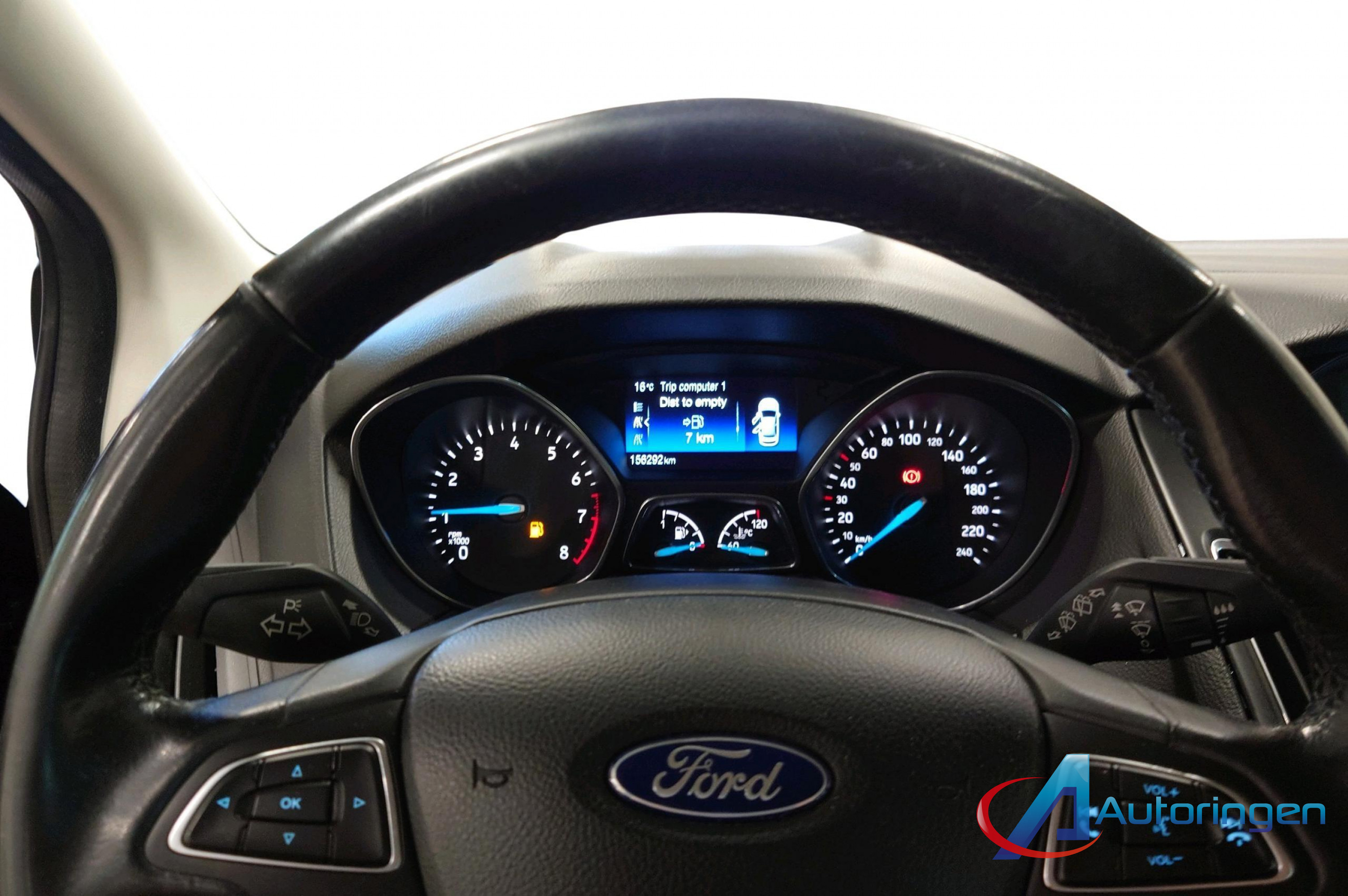 Ford Focus 2015, бензин — фото 7 из 14