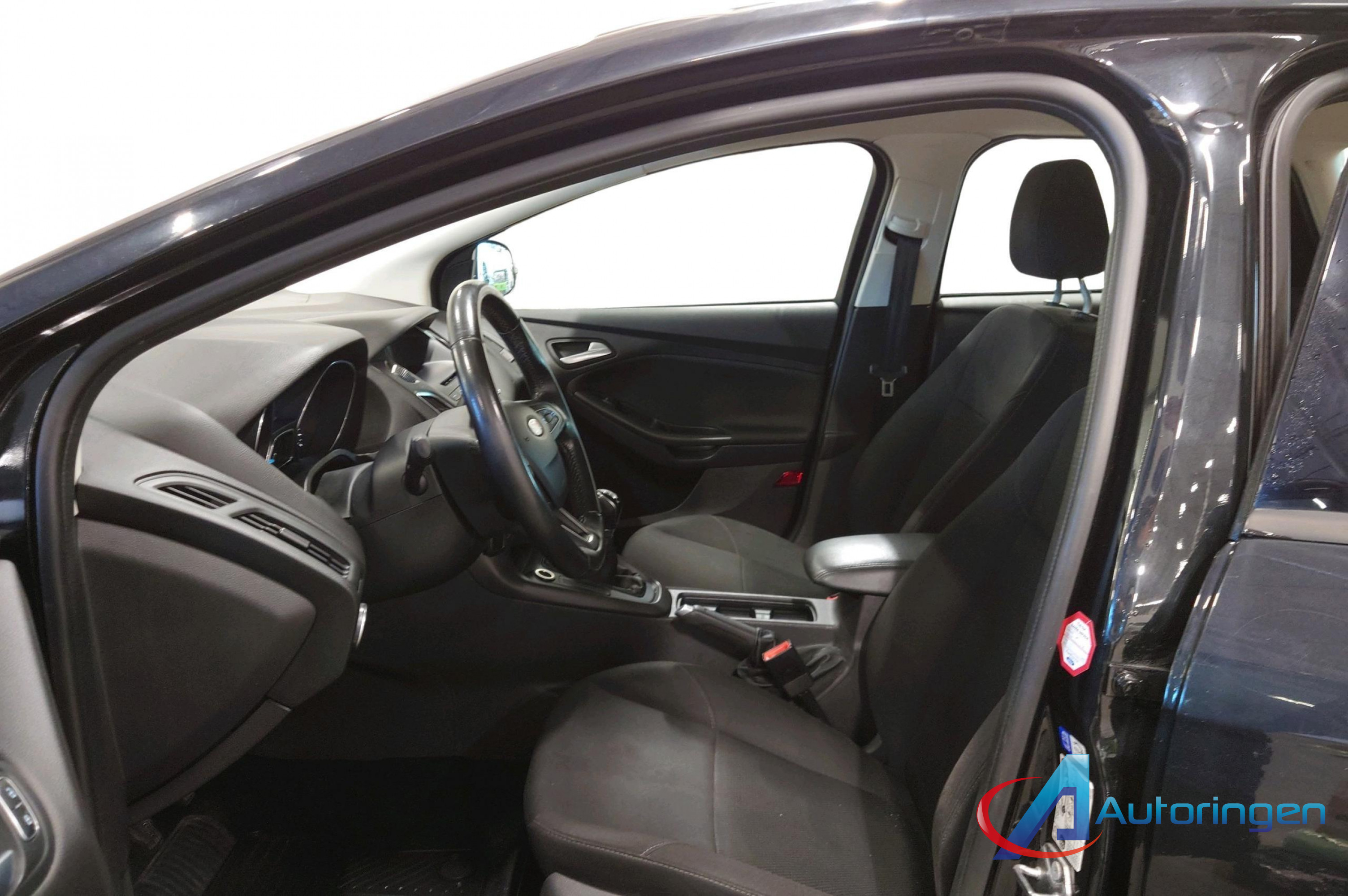 Ford Focus 2015, бензин — фото 9 из 14