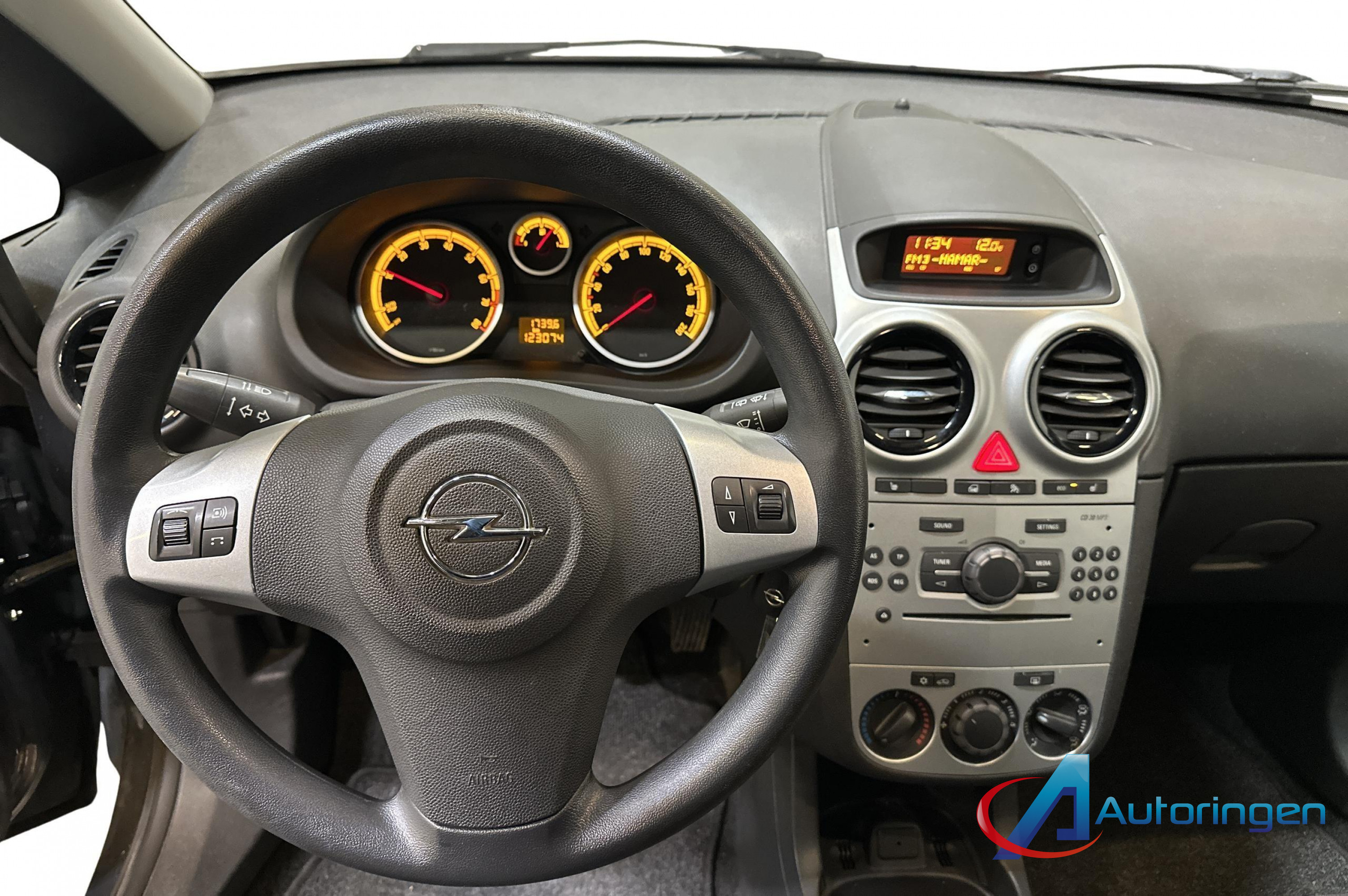 Opel CORSA 2013, бензин — фото 8 з 17