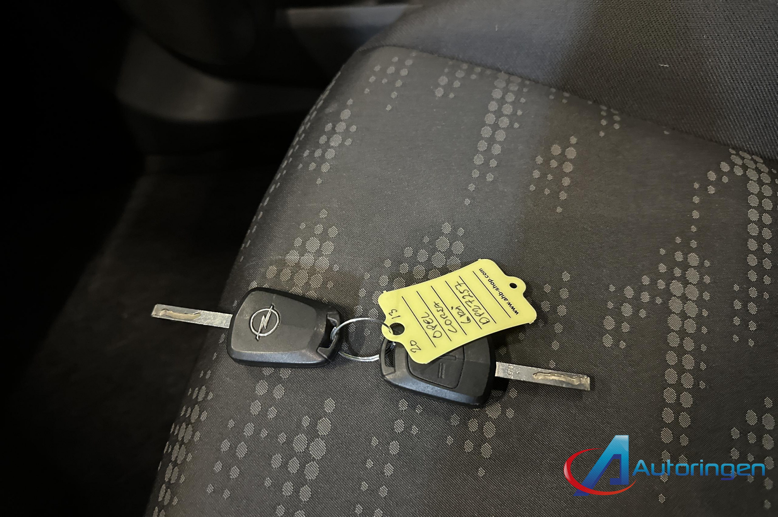 Opel CORSA 2013, бензин — фото 16 з 17