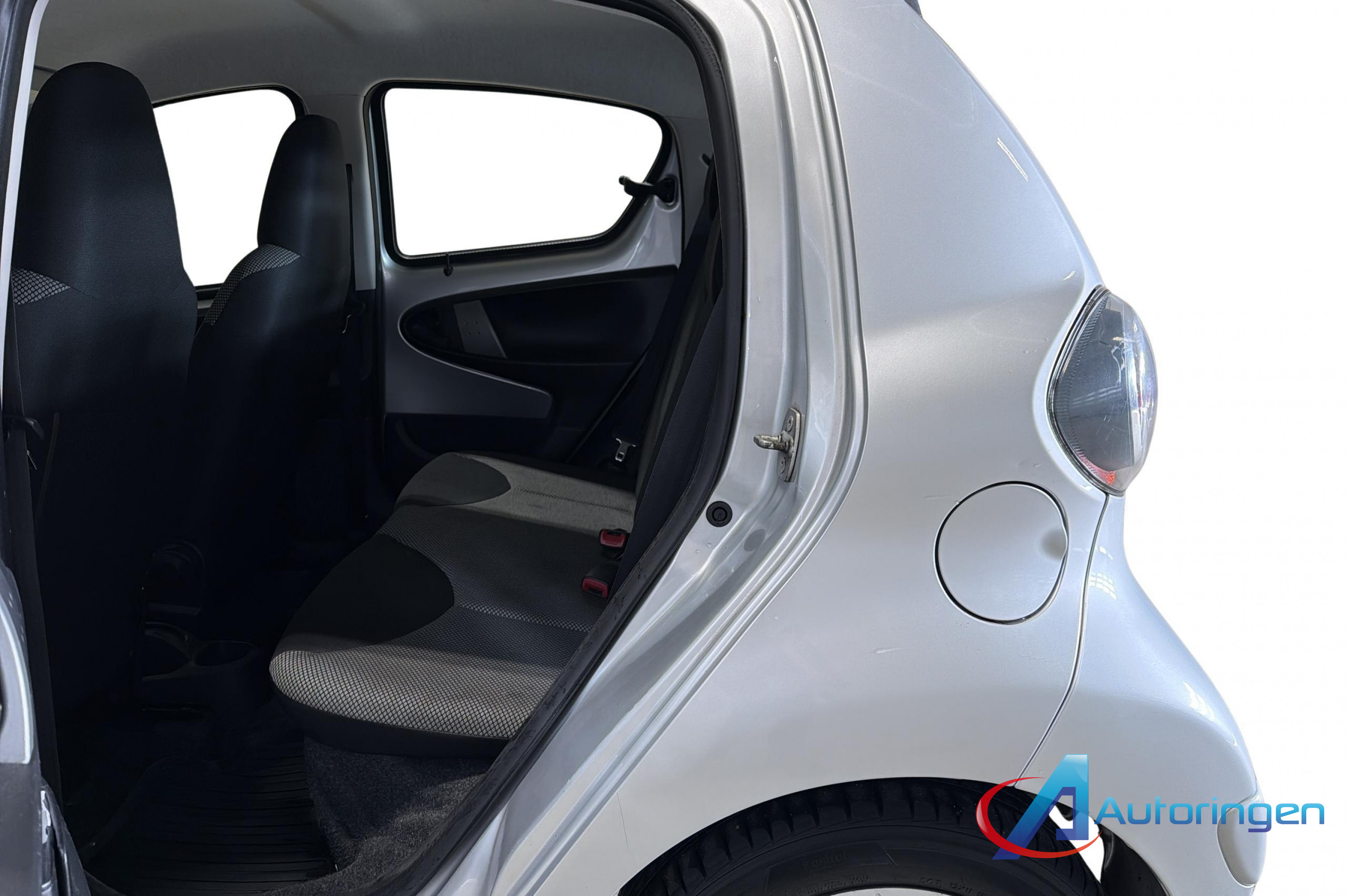 Toyota AYGO 2013, бензин — фото 10 из 14