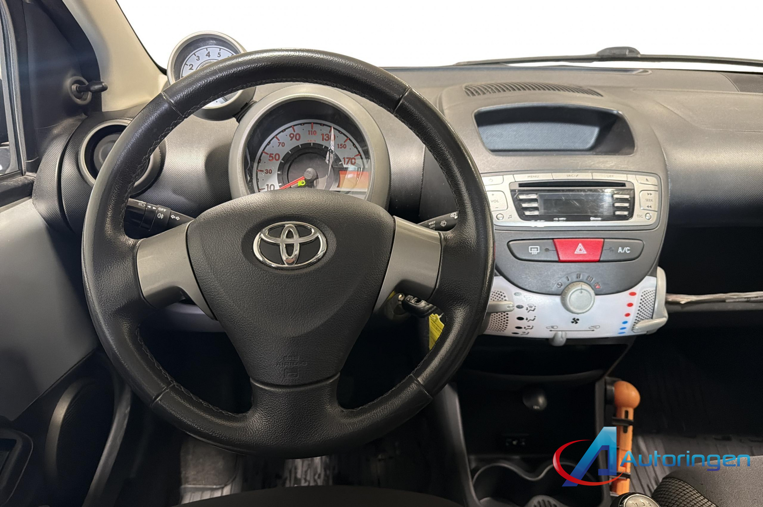 Toyota AYGO 2013, бензин — фото 8 из 14