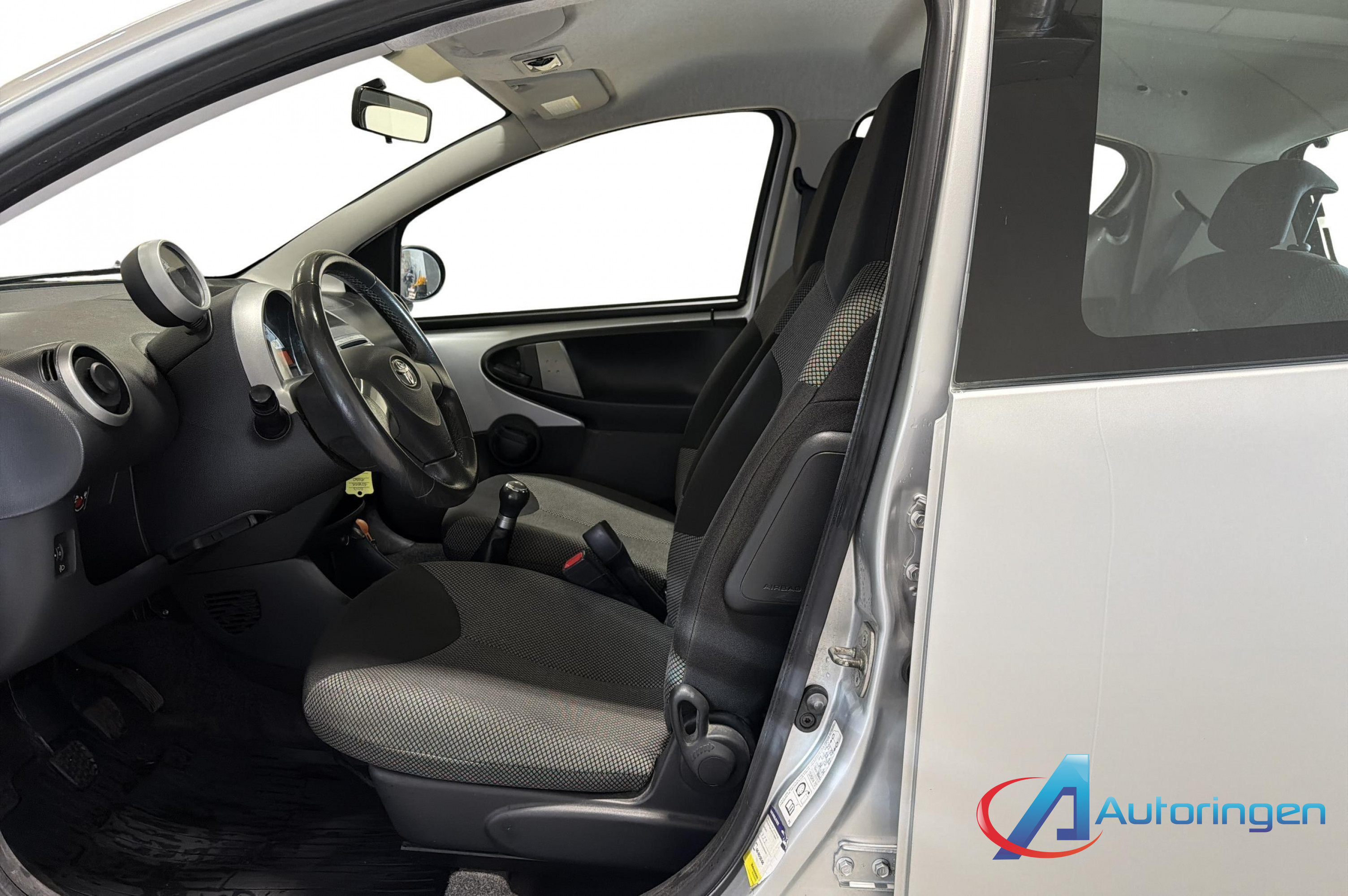 Toyota AYGO 2013, бензин — фото 9 из 14