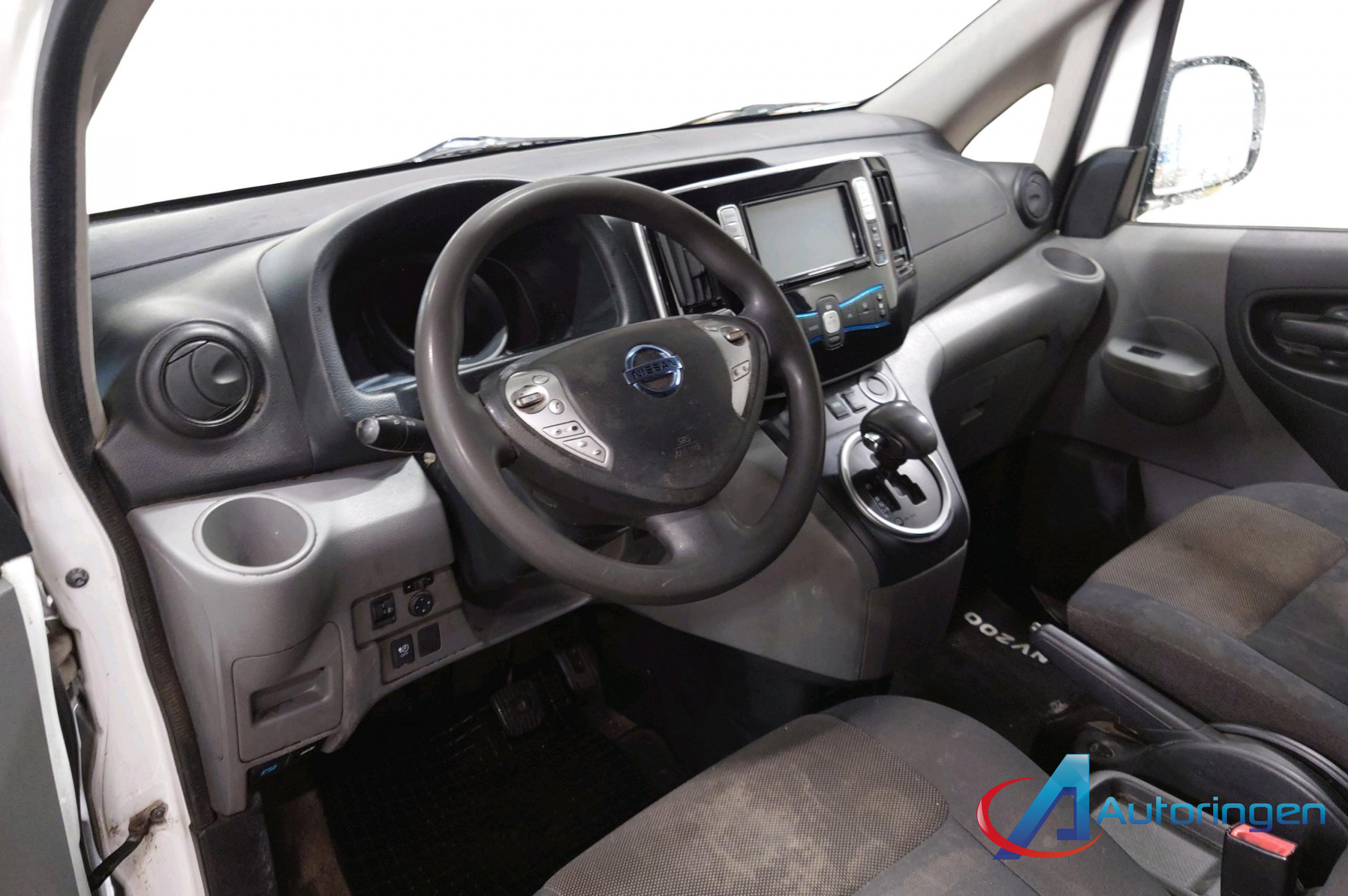 Nissan e-NV200 2018, электро — фото 11 из 20