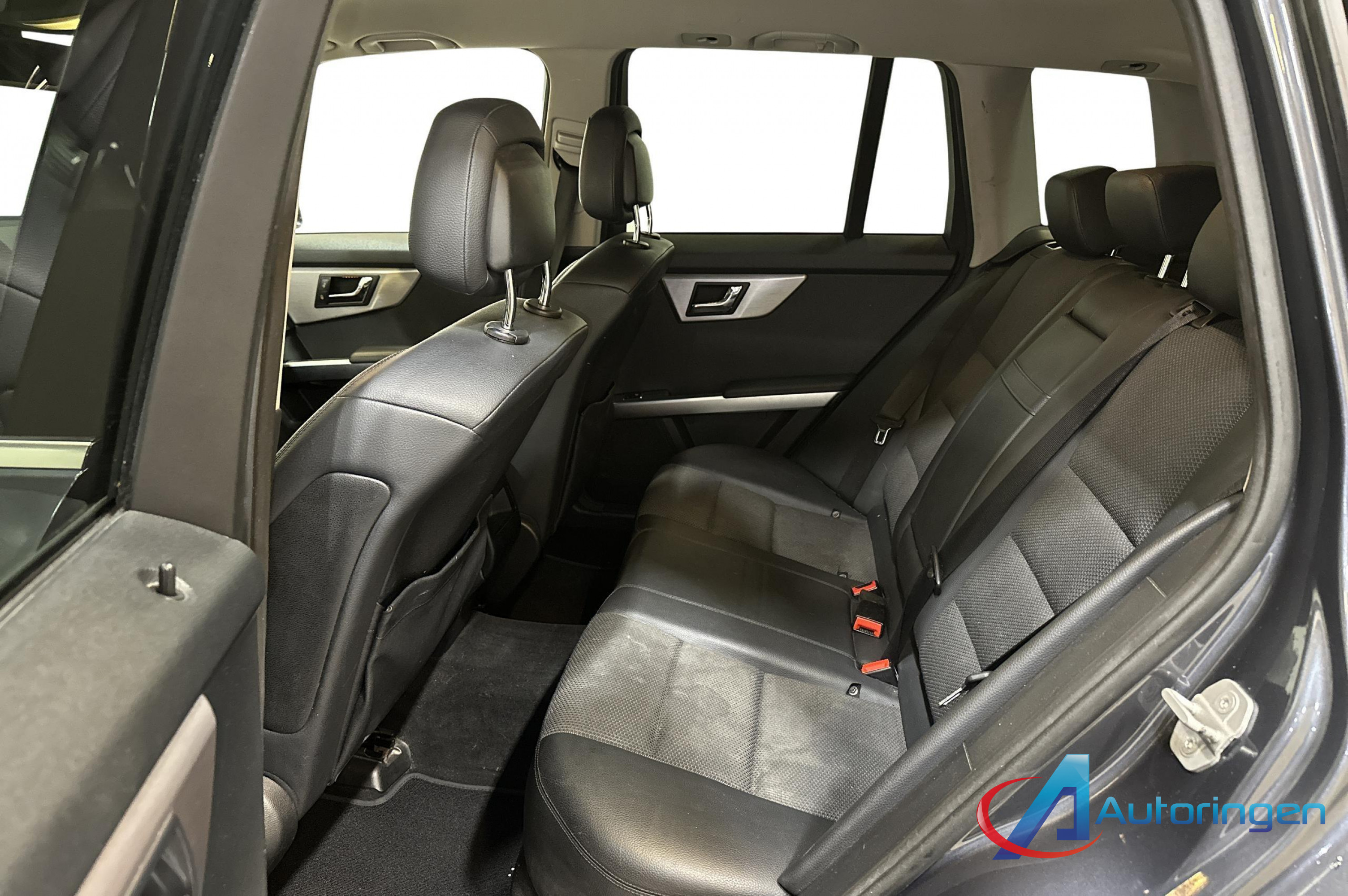 Mercedes-Benz GLK 2009, diesel — photo 10 of 19