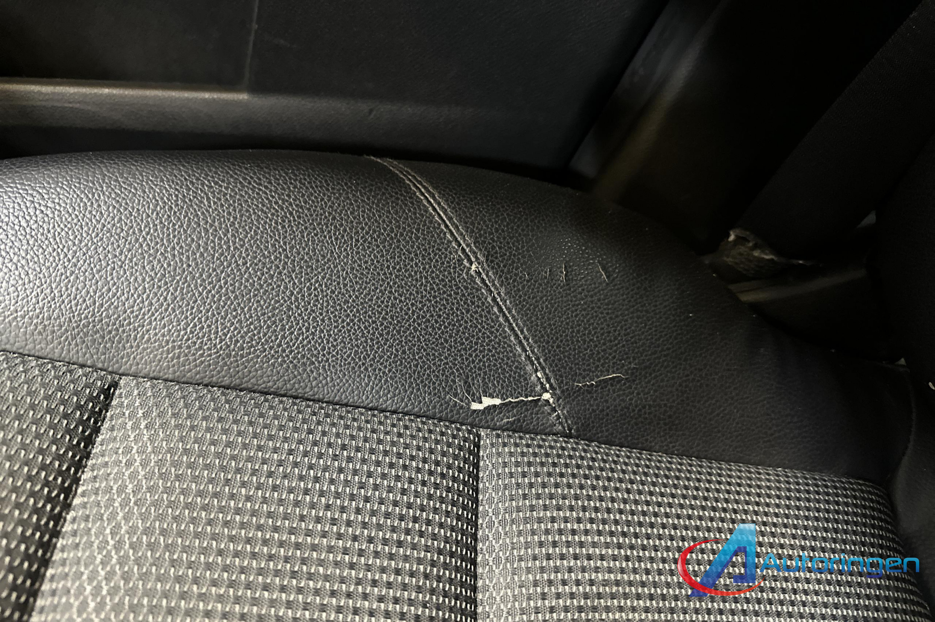Mercedes-Benz GLK 2009, diesel — photo 18 of 19