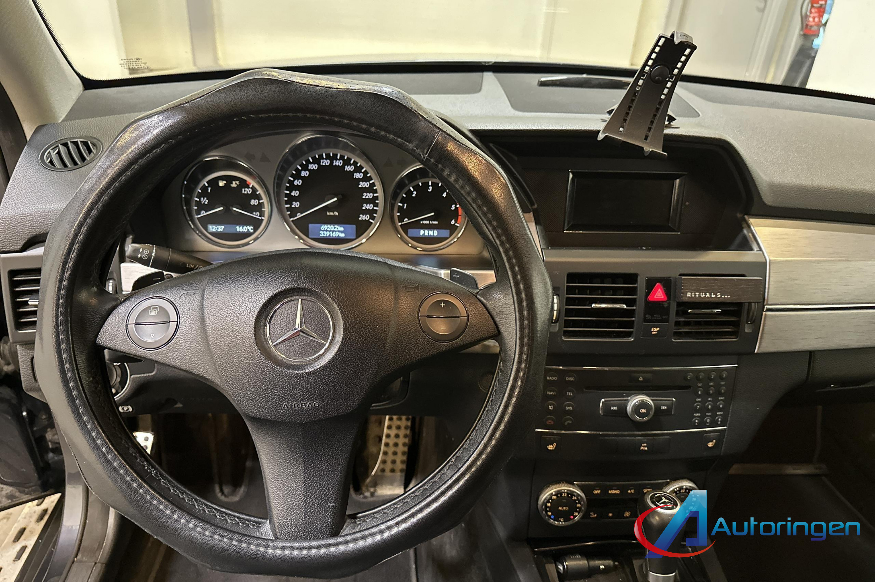 Mercedes-Benz GLK 2009, diesel — photo 8 of 19