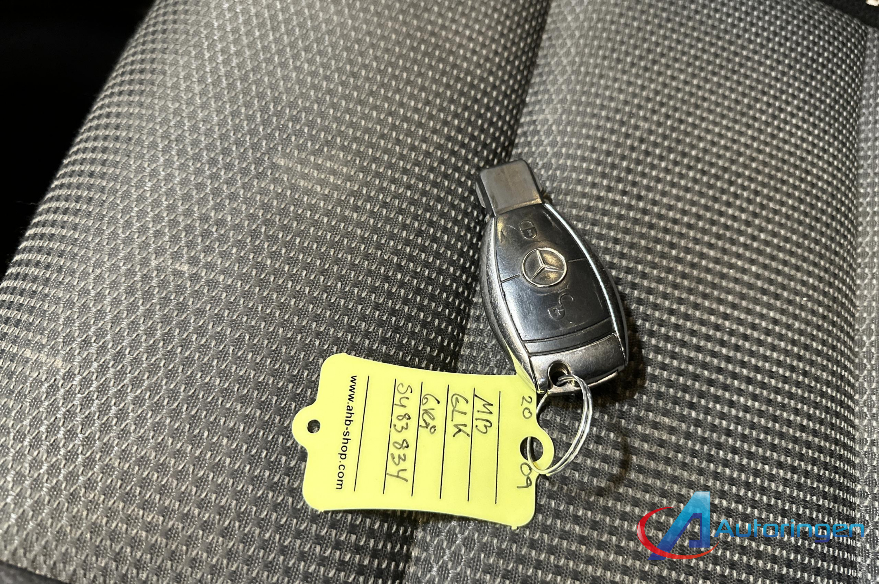 Mercedes-Benz GLK 2009, diesel — photo 17 of 19