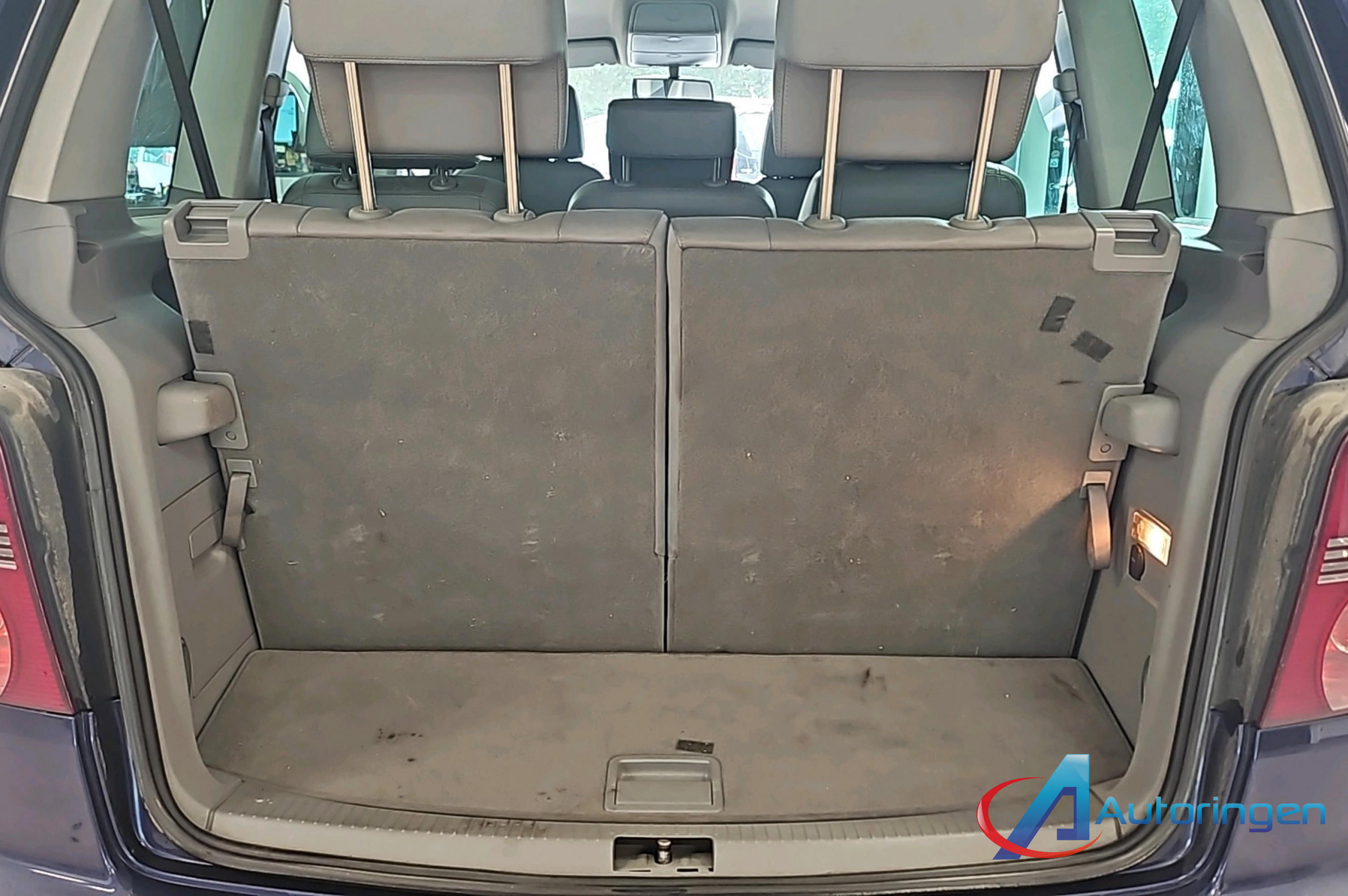 Volkswagen TOURAN 2006, diesel — photo 12 of 53