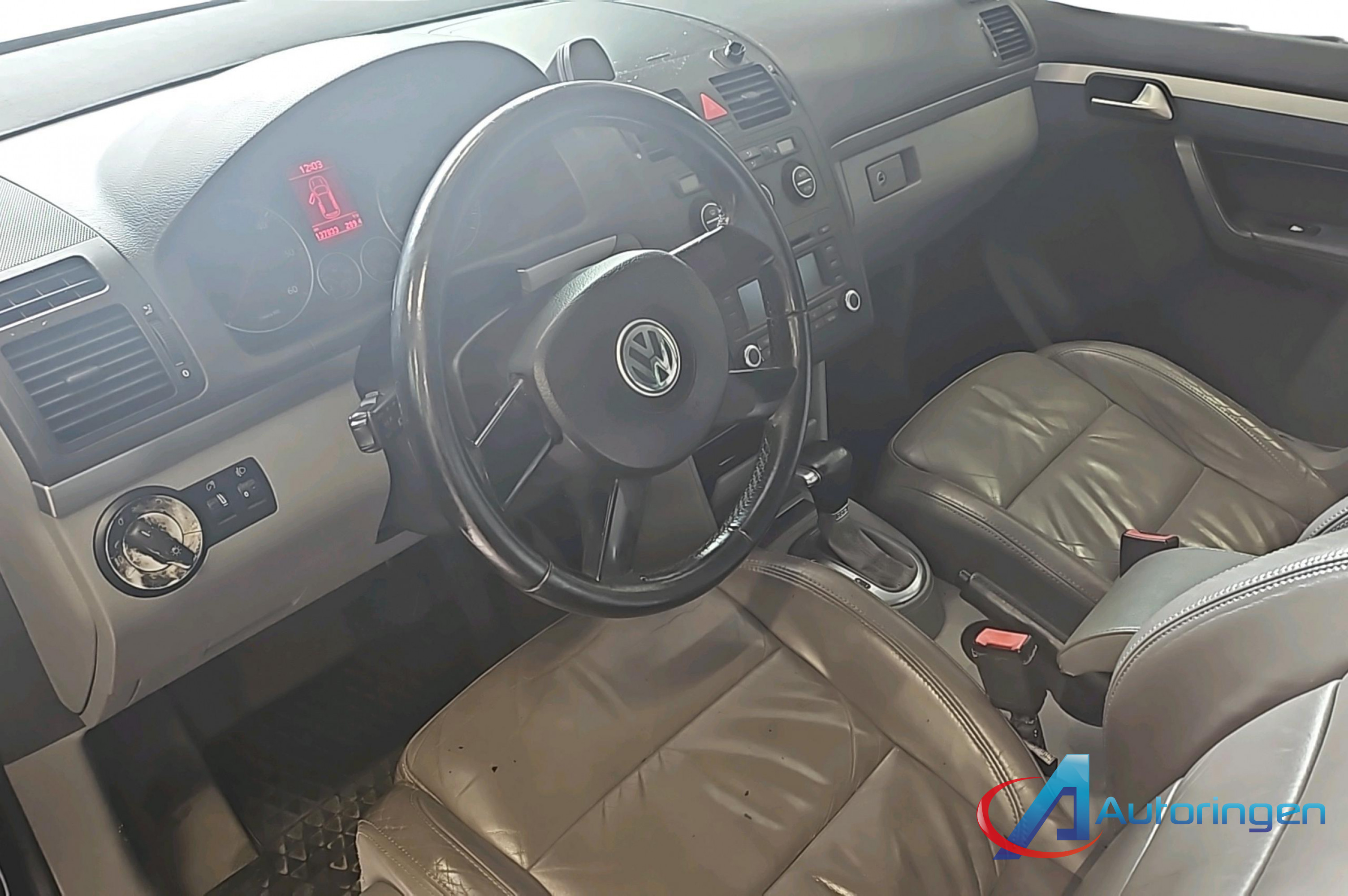 Volkswagen TOURAN 2006, diesel — photo 11 of 53