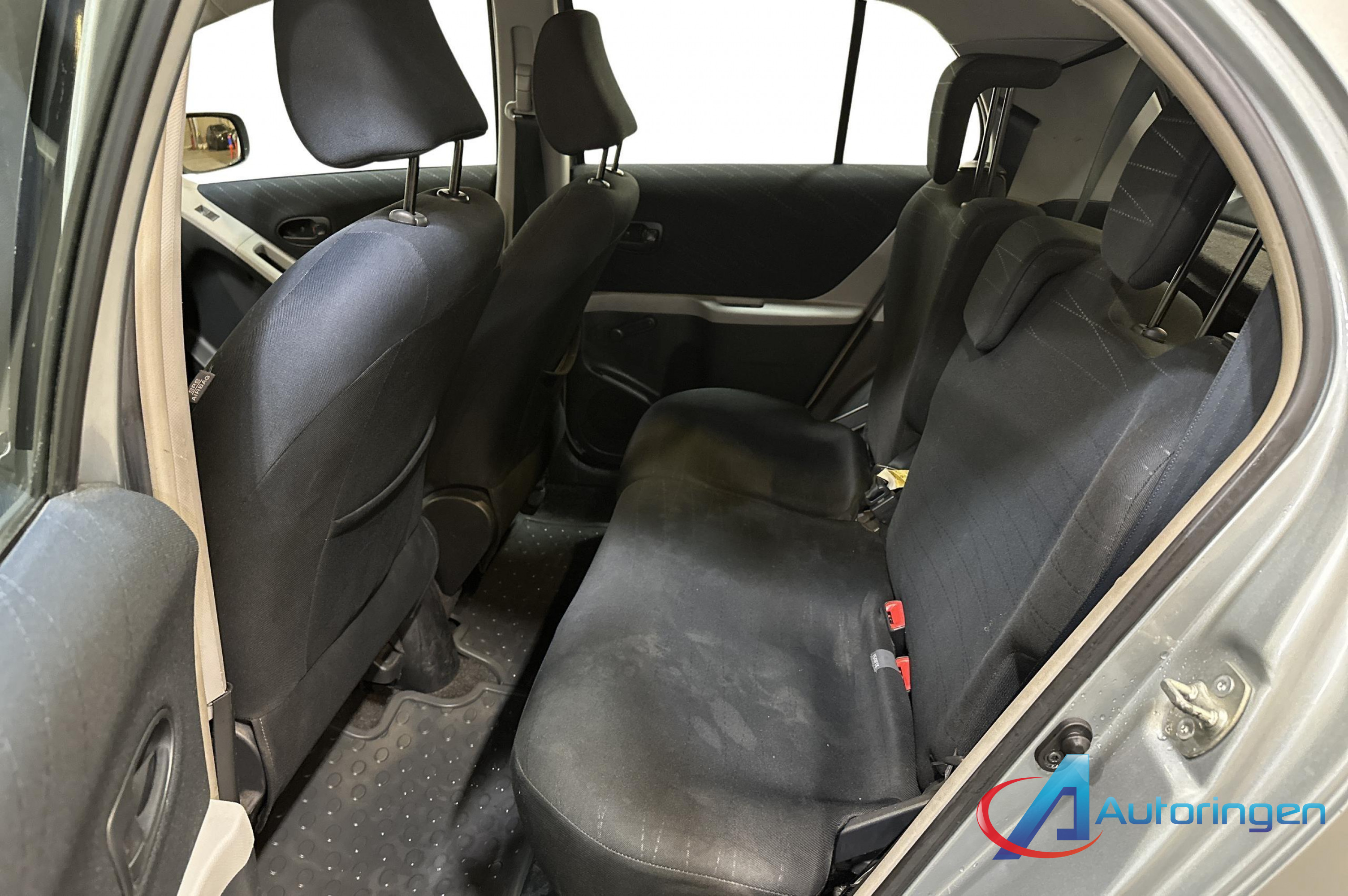 Toyota YARIS 2007, бензин — фото 10 из 23